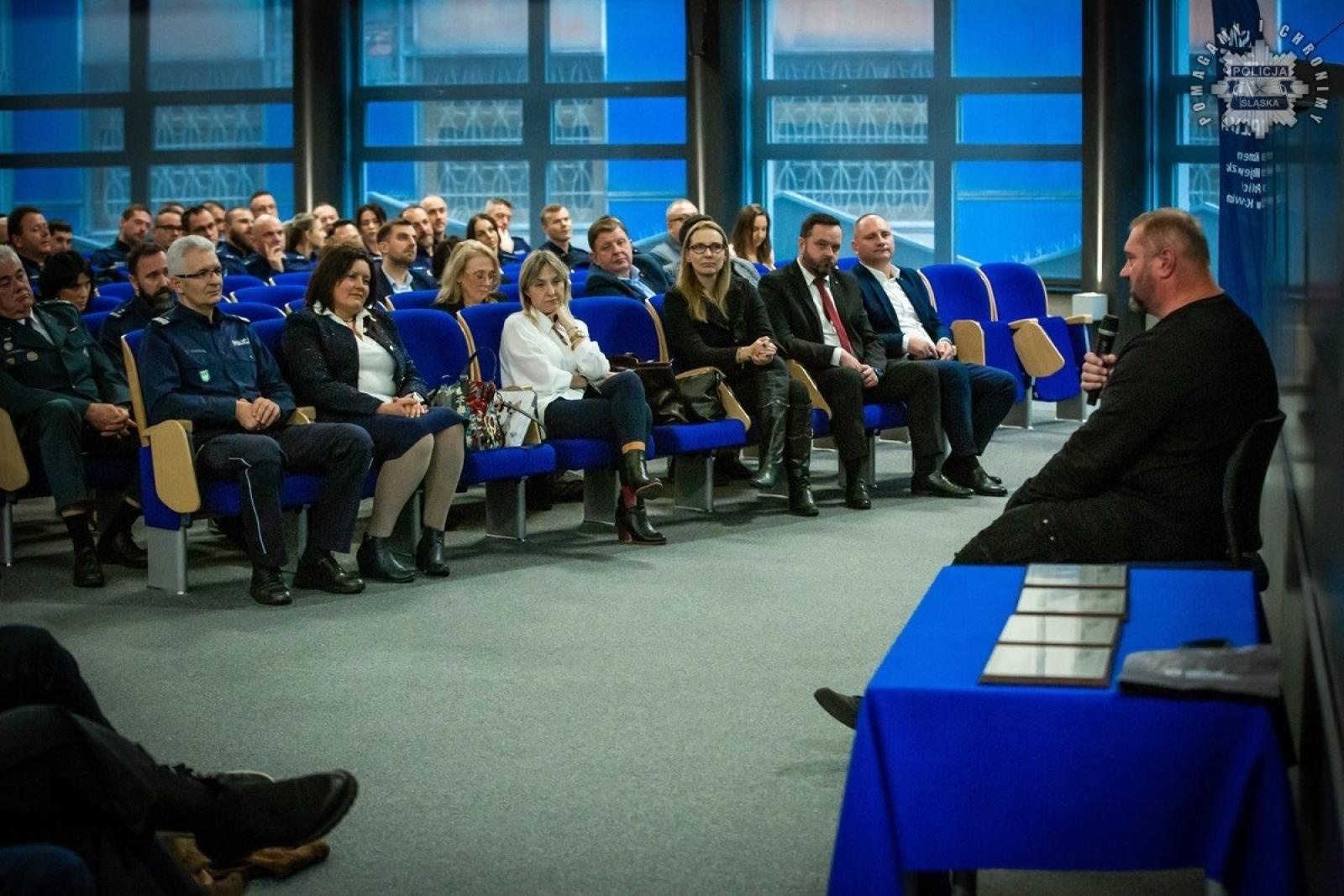 Zdjęcie w galerii na portalu naszwodzislaw.com: Konferencja Barierom na przekór w komendzie wojewódzkiej w Katowicach wiadomości z regionu