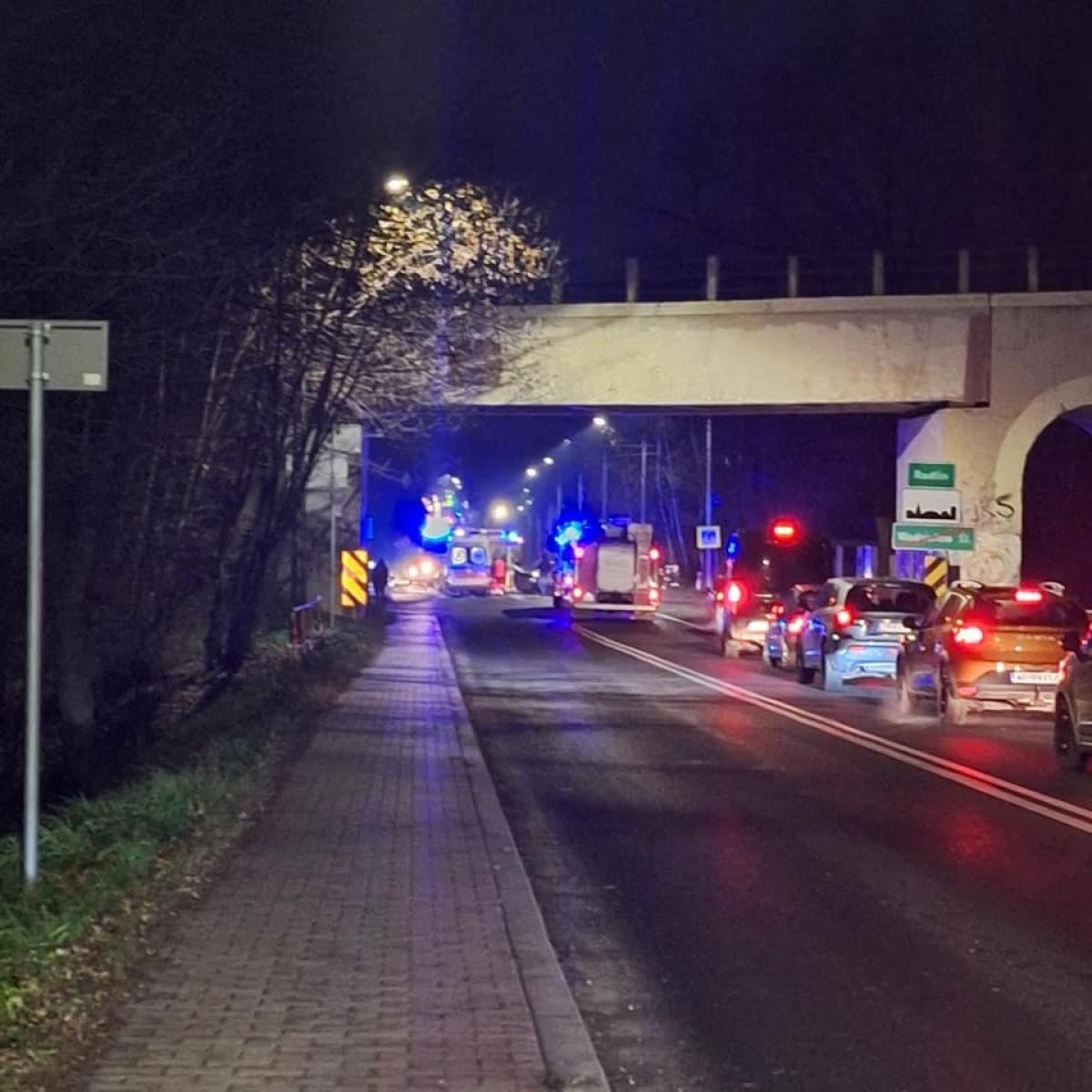 Zdjęcie w galerii na portalu naszwodzislaw.com: Czołowe zderzenie na Rybnickiej spowodowało ogromne utrudnienia wiadomości z regionu