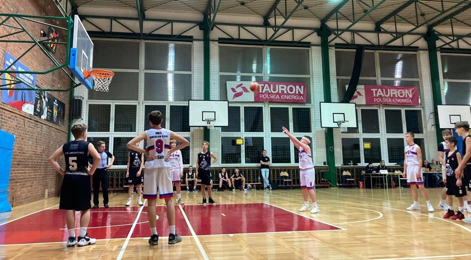 Zdjęcie w galerii na portalu naszwodzislaw.com: Koszykarze MKS Wodzisław umocnili się na pozycji lidera wiadomości z regionu