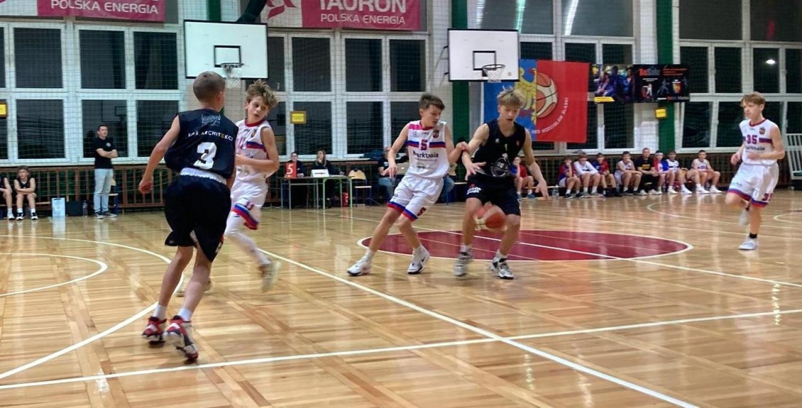 Zdjęcie w galerii na portalu naszwodzislaw.com: Koszykarze MKS Wodzisław umocnili się na pozycji lidera wiadomości z regionu