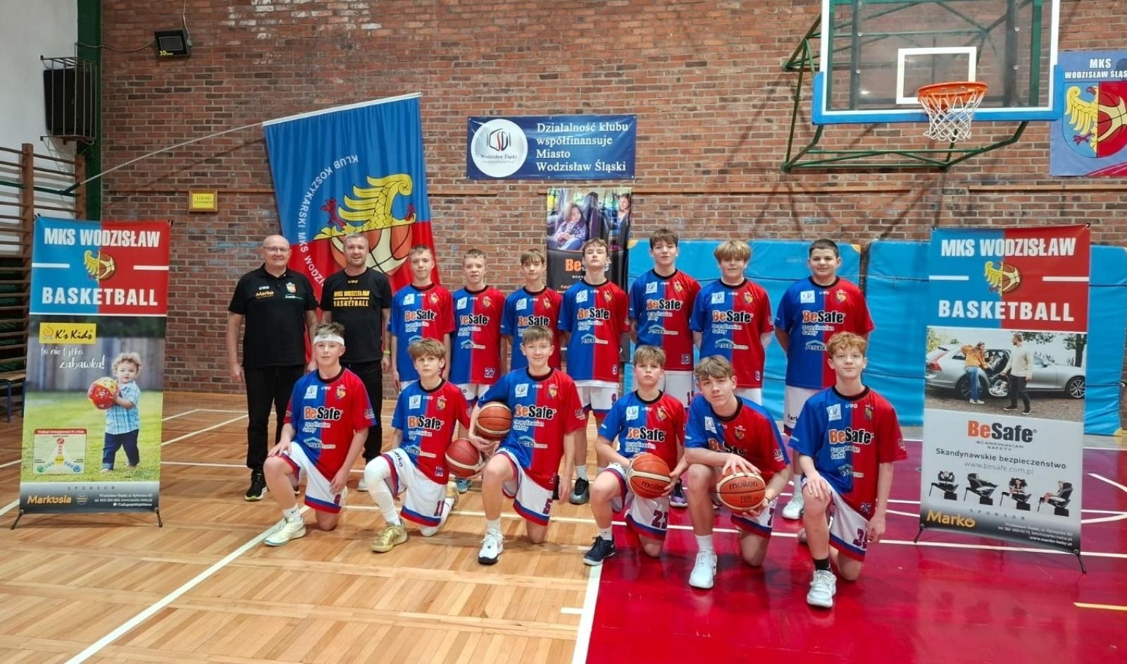 Zdjęcie w galerii na portalu naszwodzislaw.com: Koszykarze MKS Wodzisław umocnili się na pozycji lidera wiadomości z regionu
