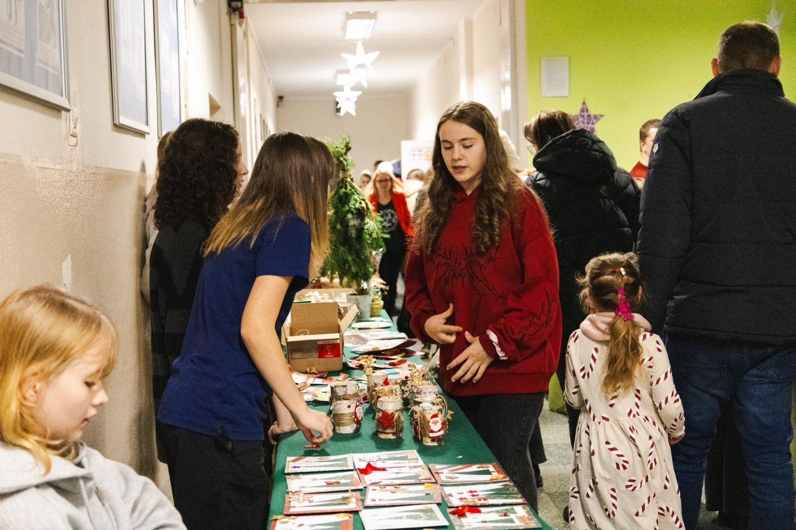 Zdjęcie w galerii na portalu naszwodzislaw.com: Świąteczna magia w Zespole Szkolno-Przedszkolnym nr 2 w Wodzisławiu Śląskim [FOTO] wiadomości z regionu
