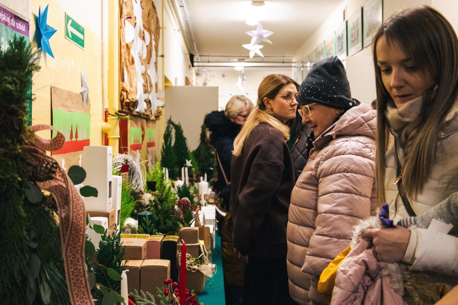 Zdjęcie w galerii na portalu naszwodzislaw.com: Świąteczna magia w Zespole Szkolno-Przedszkolnym nr 2 w Wodzisławiu Śląskim [FOTO] wiadomości z regionu