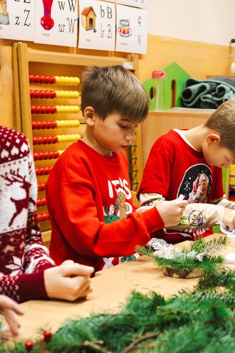 Zdjęcie w galerii na portalu naszwodzislaw.com: Świąteczna magia w Zespole Szkolno-Przedszkolnym nr 2 w Wodzisławiu Śląskim [FOTO] wiadomości z regionu