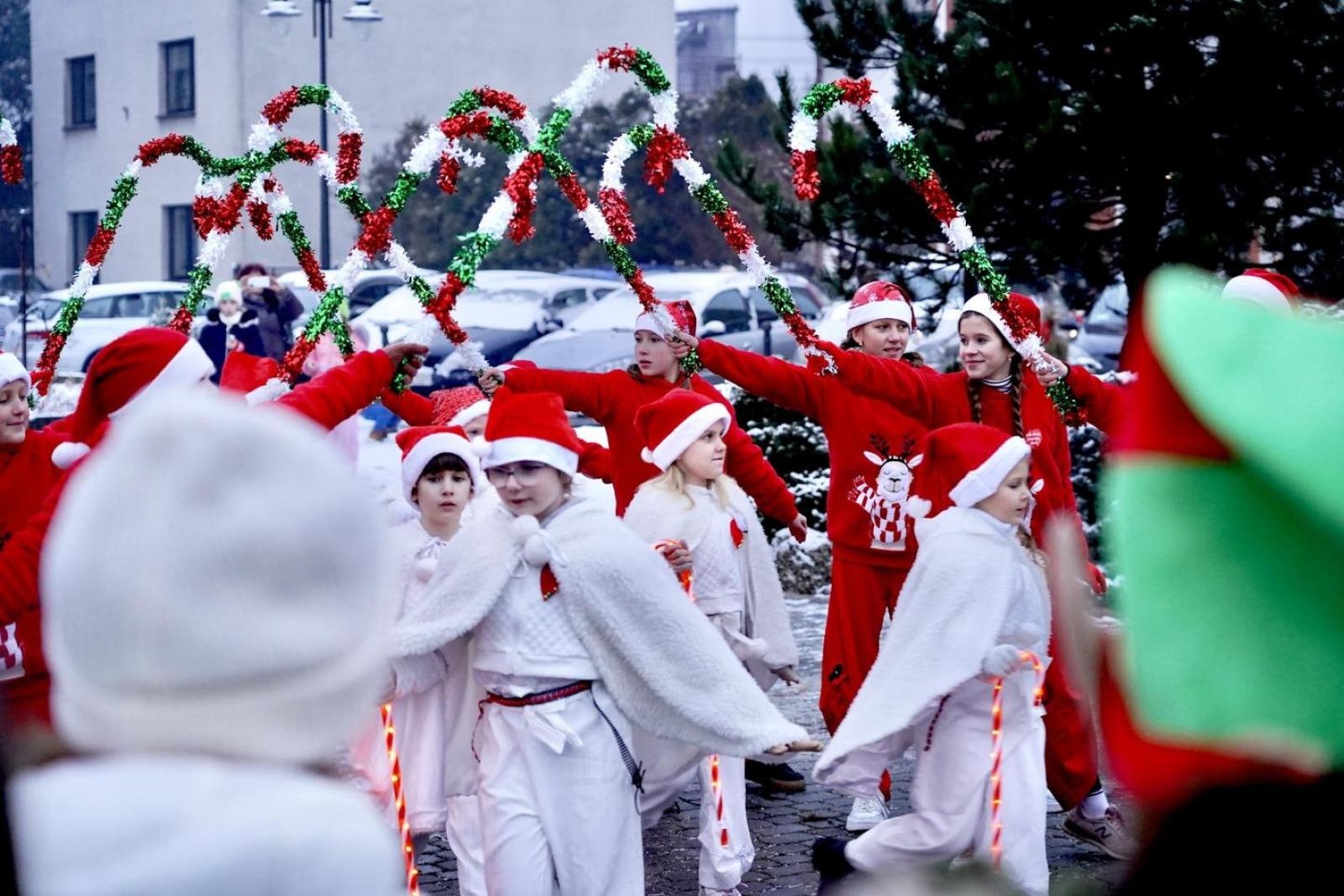 Zdjęcie w galerii na portalu naszwodzislaw.com: Rydułtowska choinka rozbłysła wiadomości z regionu