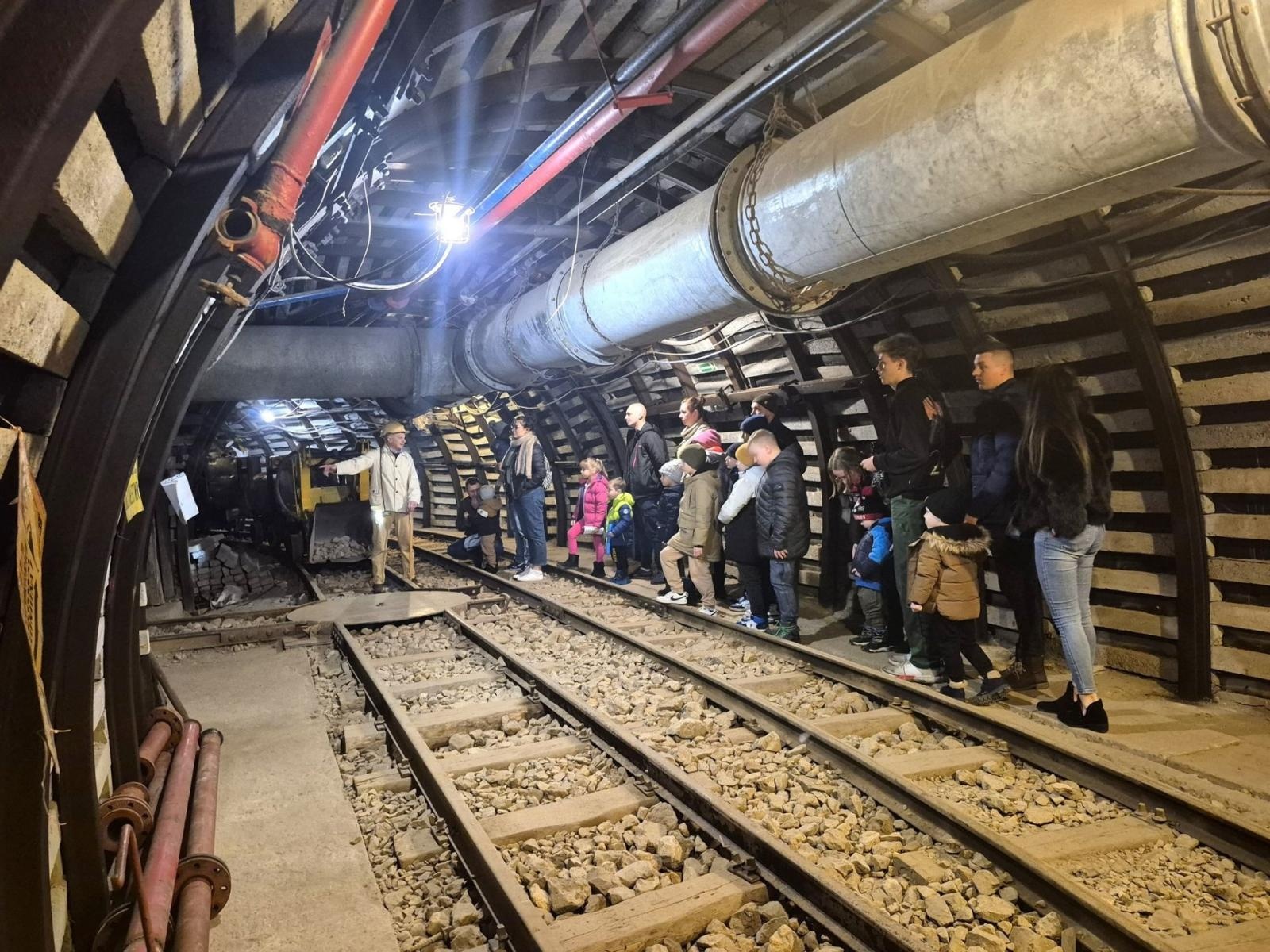 Zdjęcie w galerii na portalu naszwodzislaw.com: Barbórkowe zwiedzanie sztolni za nami wiadomości z regionu