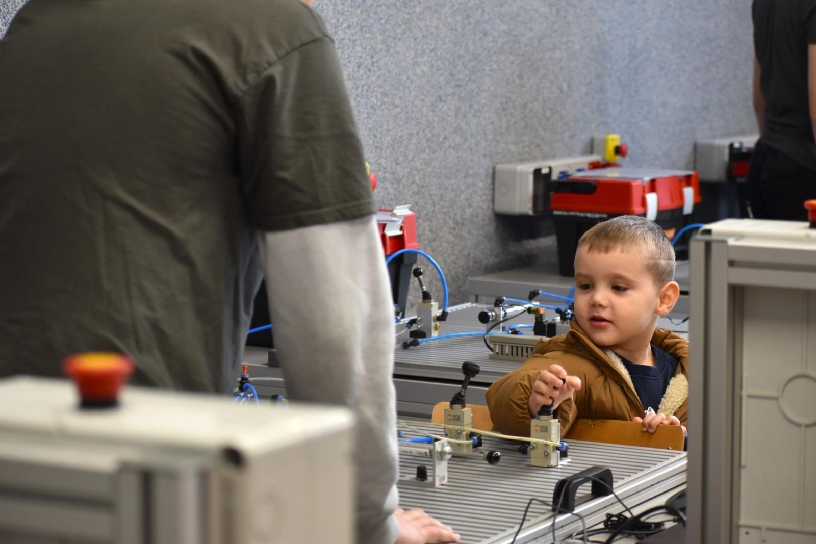 Zdjęcie w galerii na portalu naszwodzislaw.com: Barbórkowe zwiedzanie sztolni za nami wiadomości z regionu