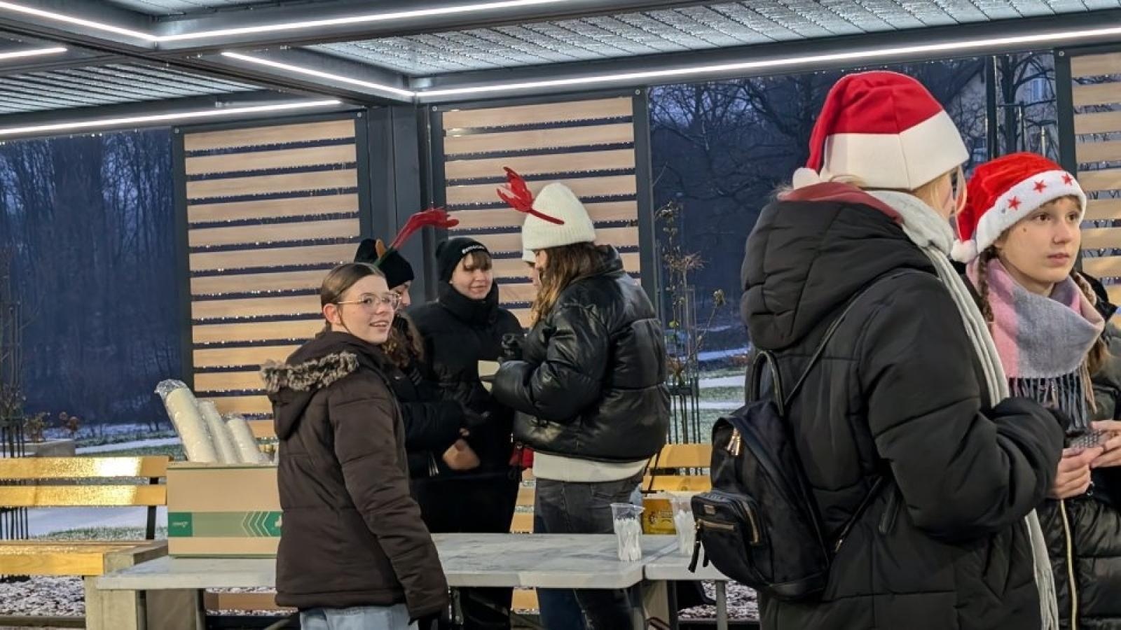 Zdjęcie w galerii na portalu naszwodzislaw.com: Mikołajki w Pszowie. Wspólne świętowanie w nowej bibliotece [FOTO] wiadomości z regionu