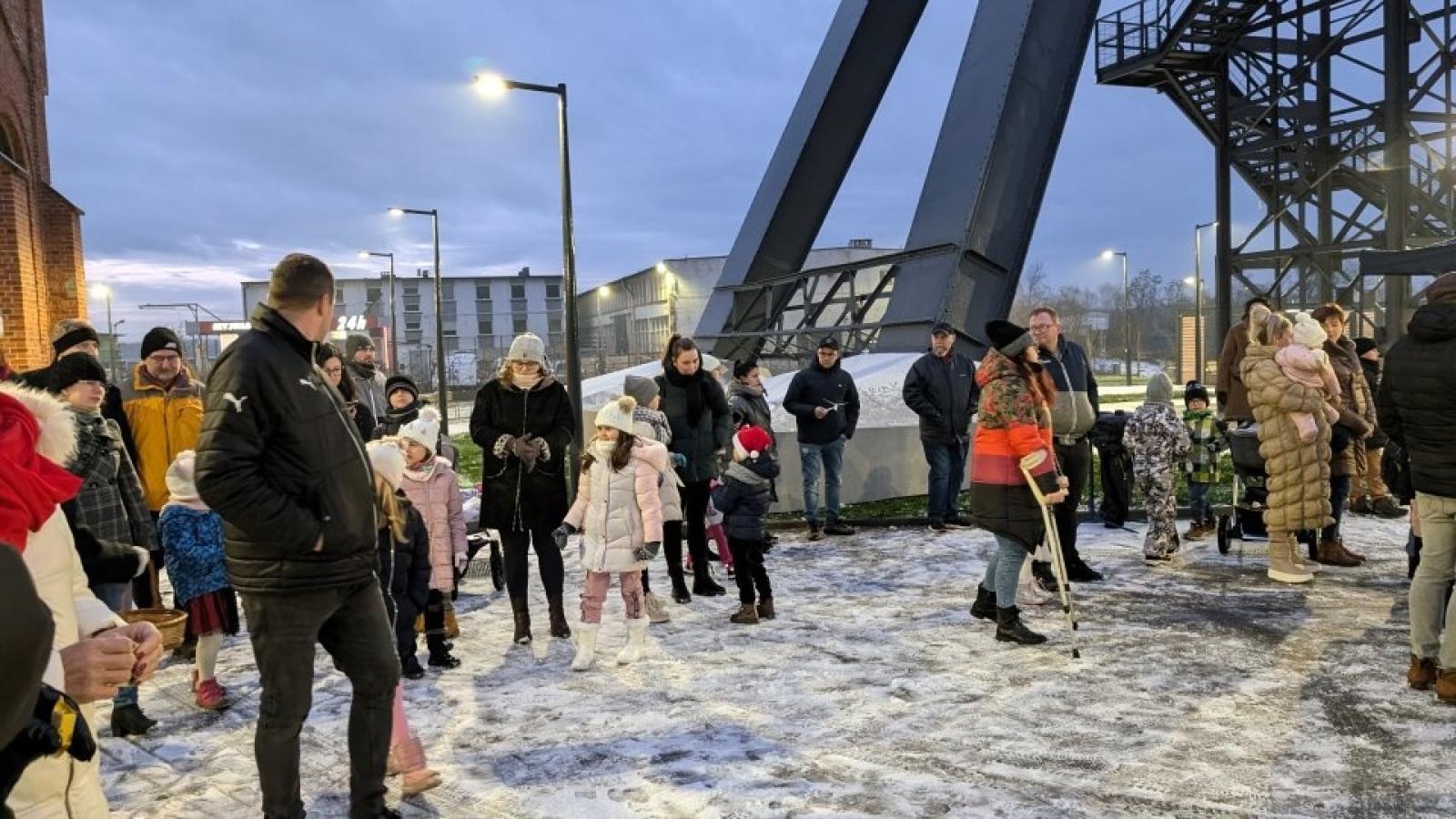 Zdjęcie w galerii na portalu naszwodzislaw.com: Mikołajki w Pszowie. Wspólne świętowanie w nowej bibliotece [FOTO] wiadomości z regionu