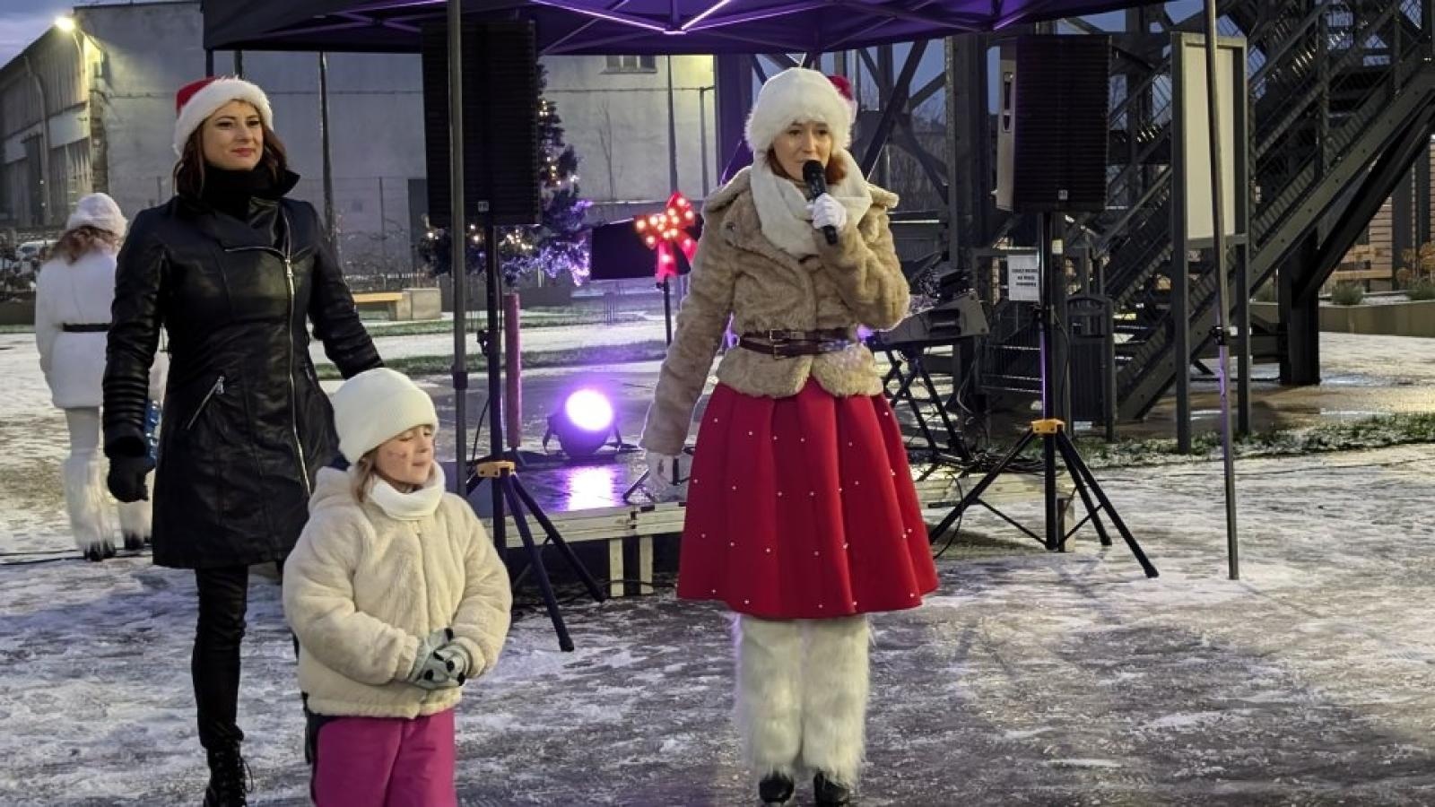 Zdjęcie w galerii na portalu naszwodzislaw.com: Mikołajki w Pszowie. Wspólne świętowanie w nowej bibliotece [FOTO] wiadomości z regionu