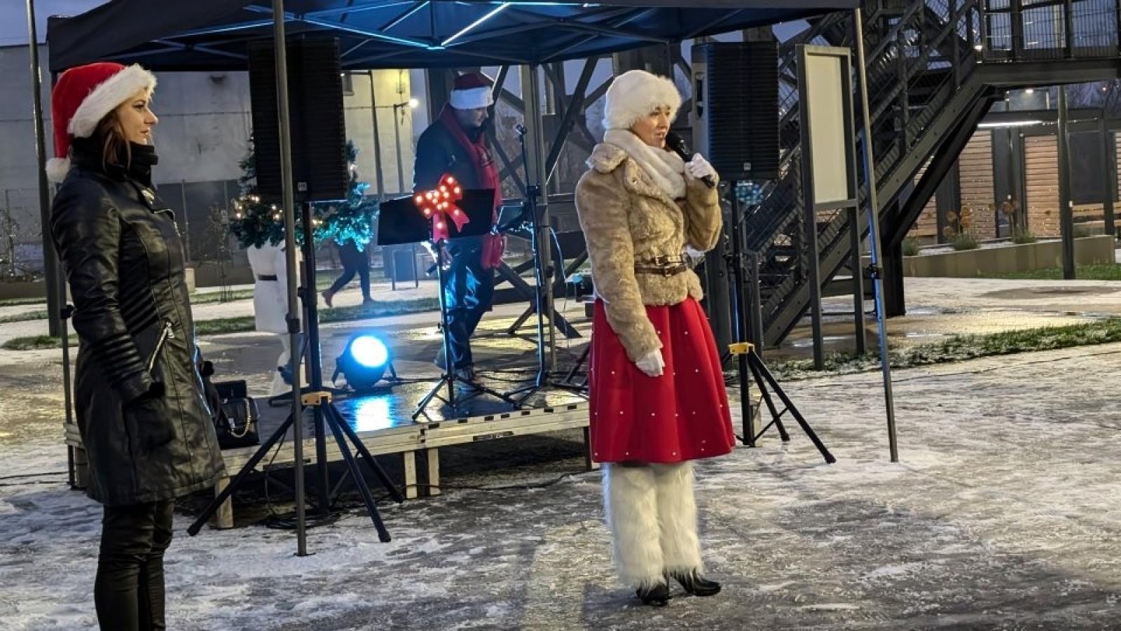 Zdjęcie w galerii na portalu naszwodzislaw.com: Mikołajki w Pszowie. Wspólne świętowanie w nowej bibliotece [FOTO] wiadomości z regionu