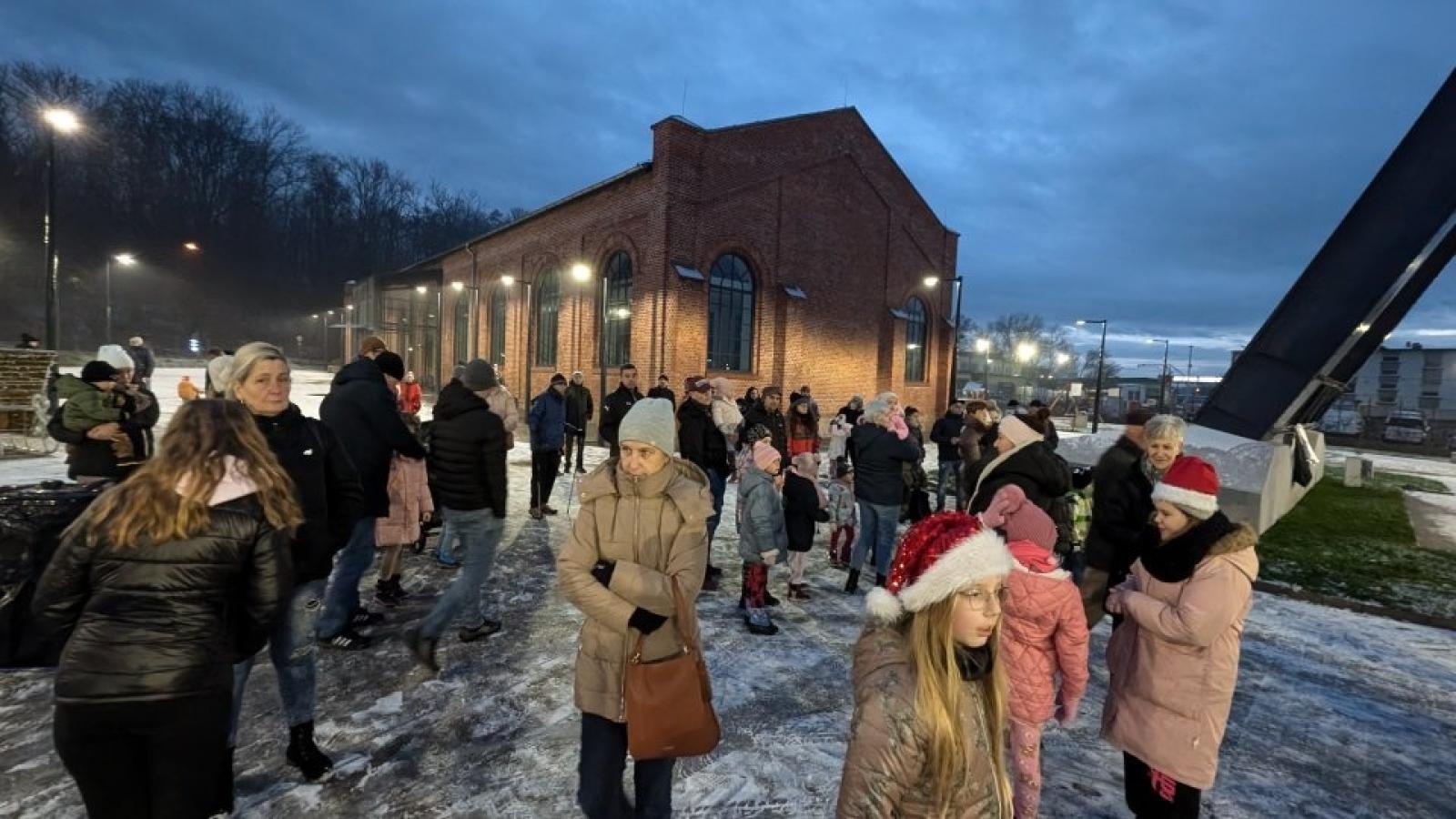 Zdjęcie w galerii na portalu naszwodzislaw.com: Mikołajki w Pszowie. Wspólne świętowanie w nowej bibliotece [FOTO] wiadomości z regionu