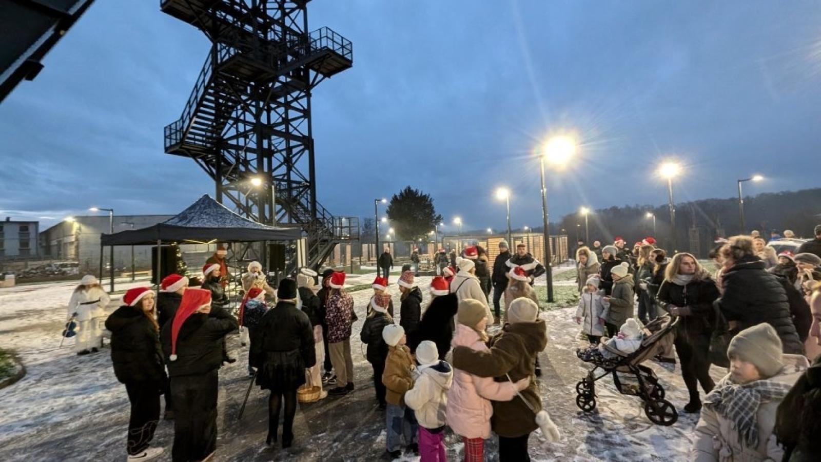 Zdjęcie w galerii na portalu naszwodzislaw.com: Mikołajki w Pszowie. Wspólne świętowanie w nowej bibliotece [FOTO] wiadomości z regionu