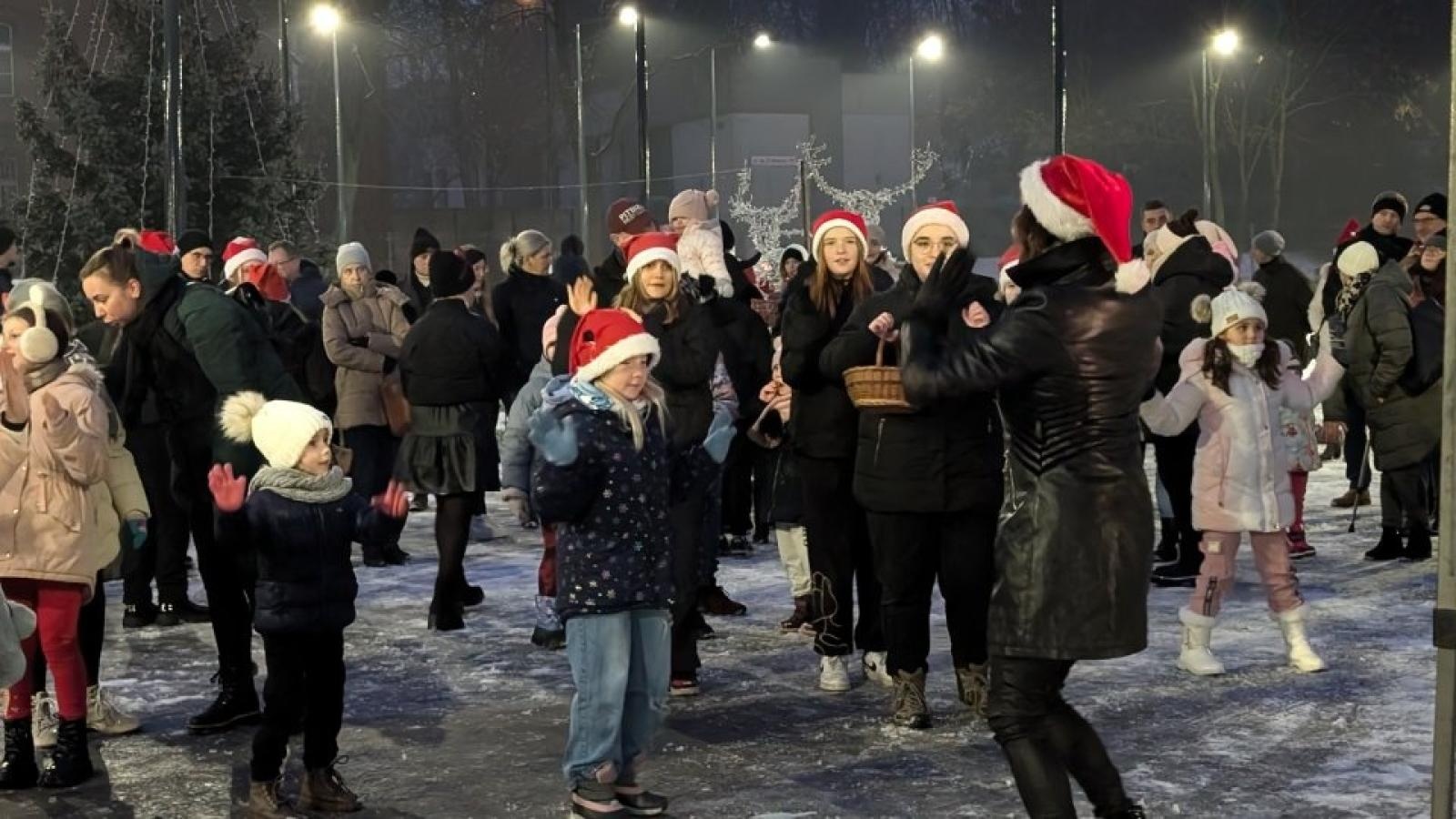 Zdjęcie w galerii na portalu naszwodzislaw.com: Mikołajki w Pszowie. Wspólne świętowanie w nowej bibliotece [FOTO] wiadomości z regionu