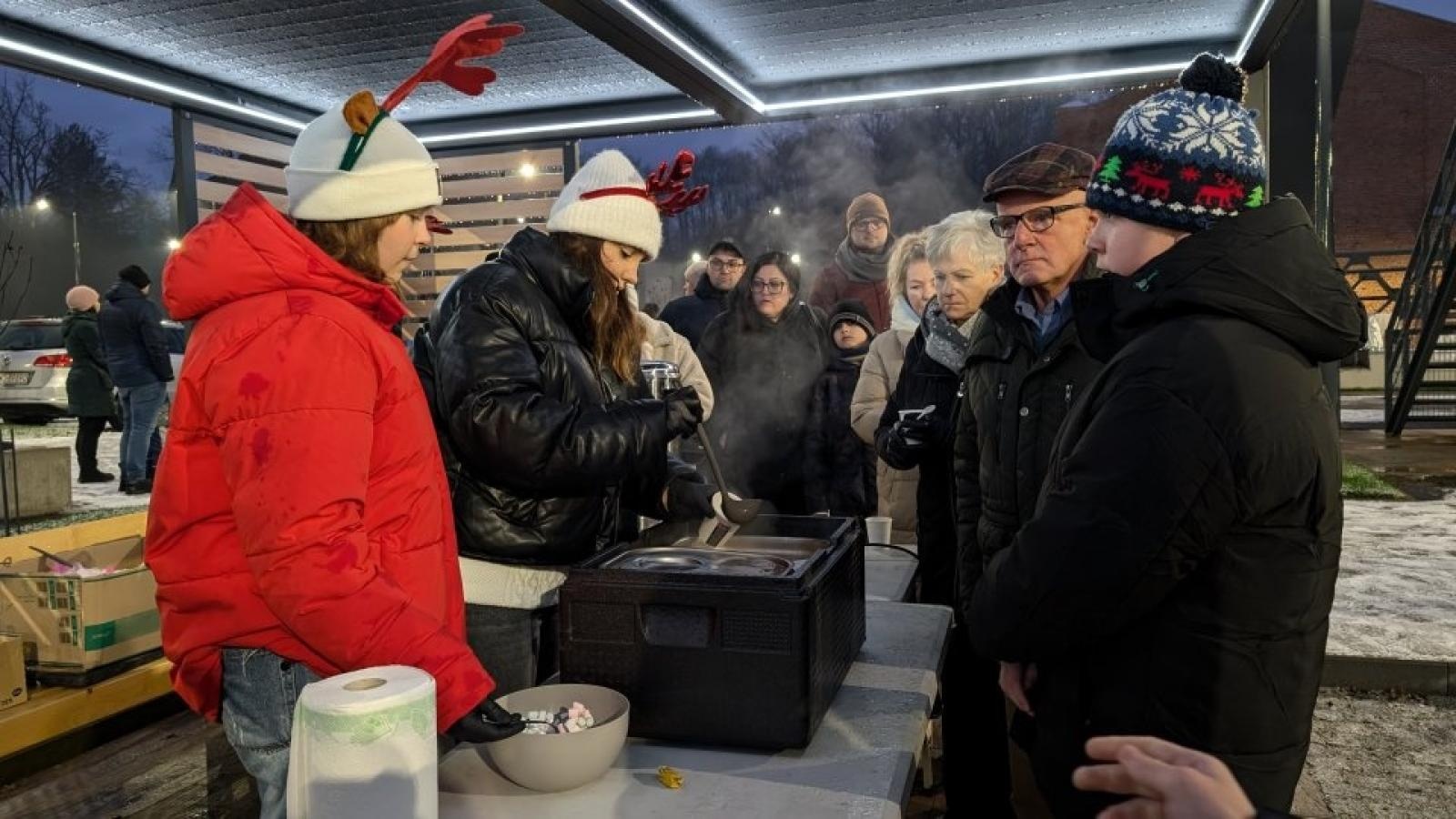 Zdjęcie w galerii na portalu naszwodzislaw.com: Mikołajki w Pszowie. Wspólne świętowanie w nowej bibliotece [FOTO] wiadomości z regionu