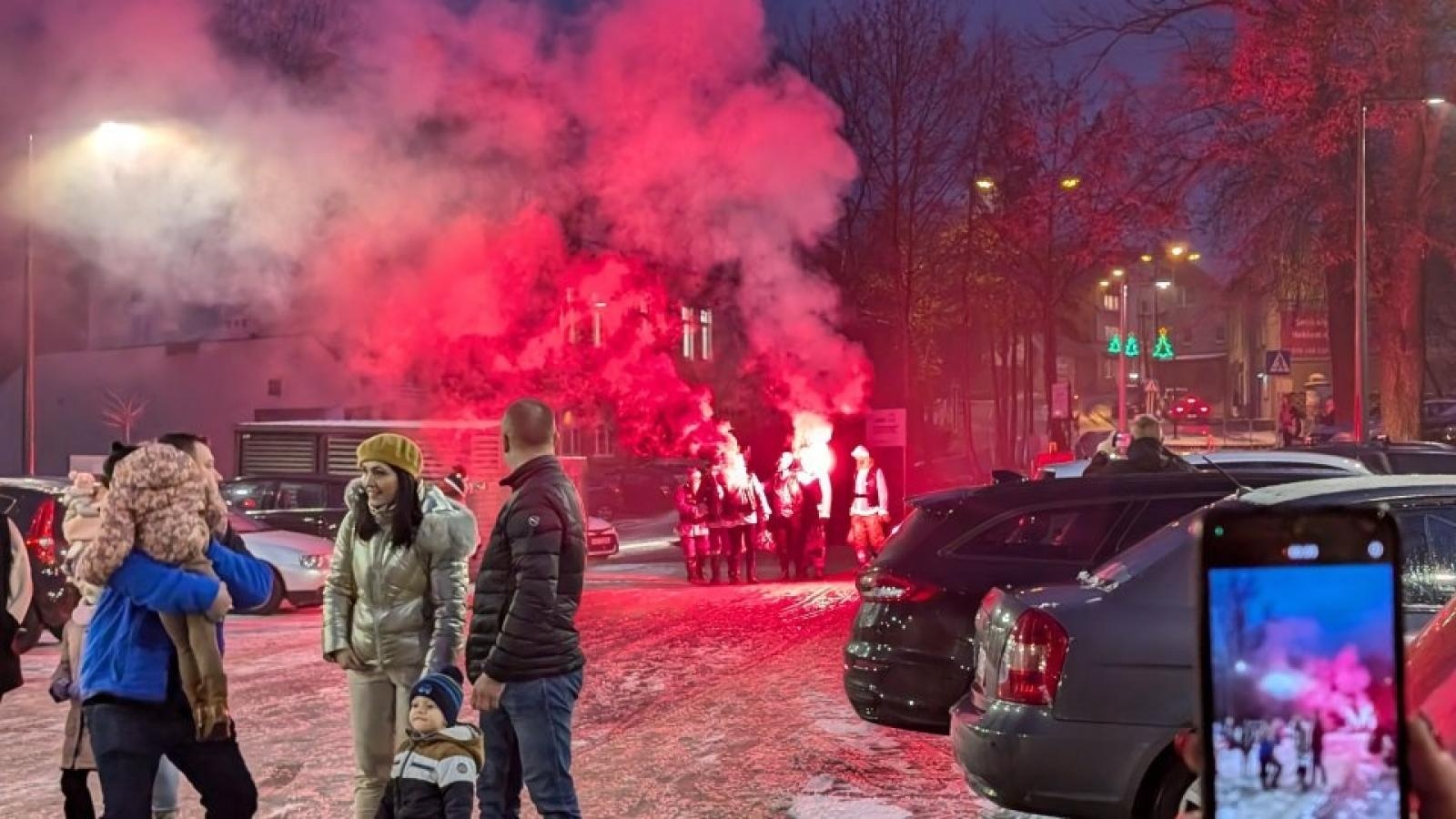 Zdjęcie w galerii na portalu naszwodzislaw.com: Mikołajki w Pszowie. Wspólne świętowanie w nowej bibliotece [FOTO] wiadomości z regionu
