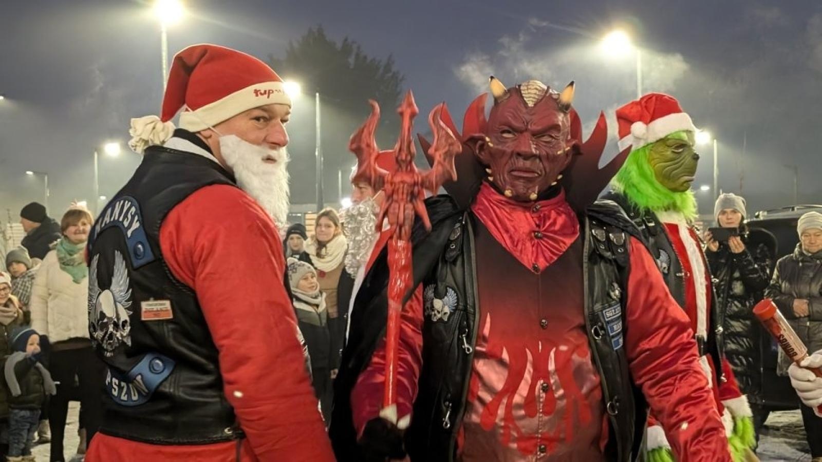 Zdjęcie w galerii na portalu naszwodzislaw.com: Mikołajki w Pszowie. Wspólne świętowanie w nowej bibliotece [FOTO] wiadomości z regionu