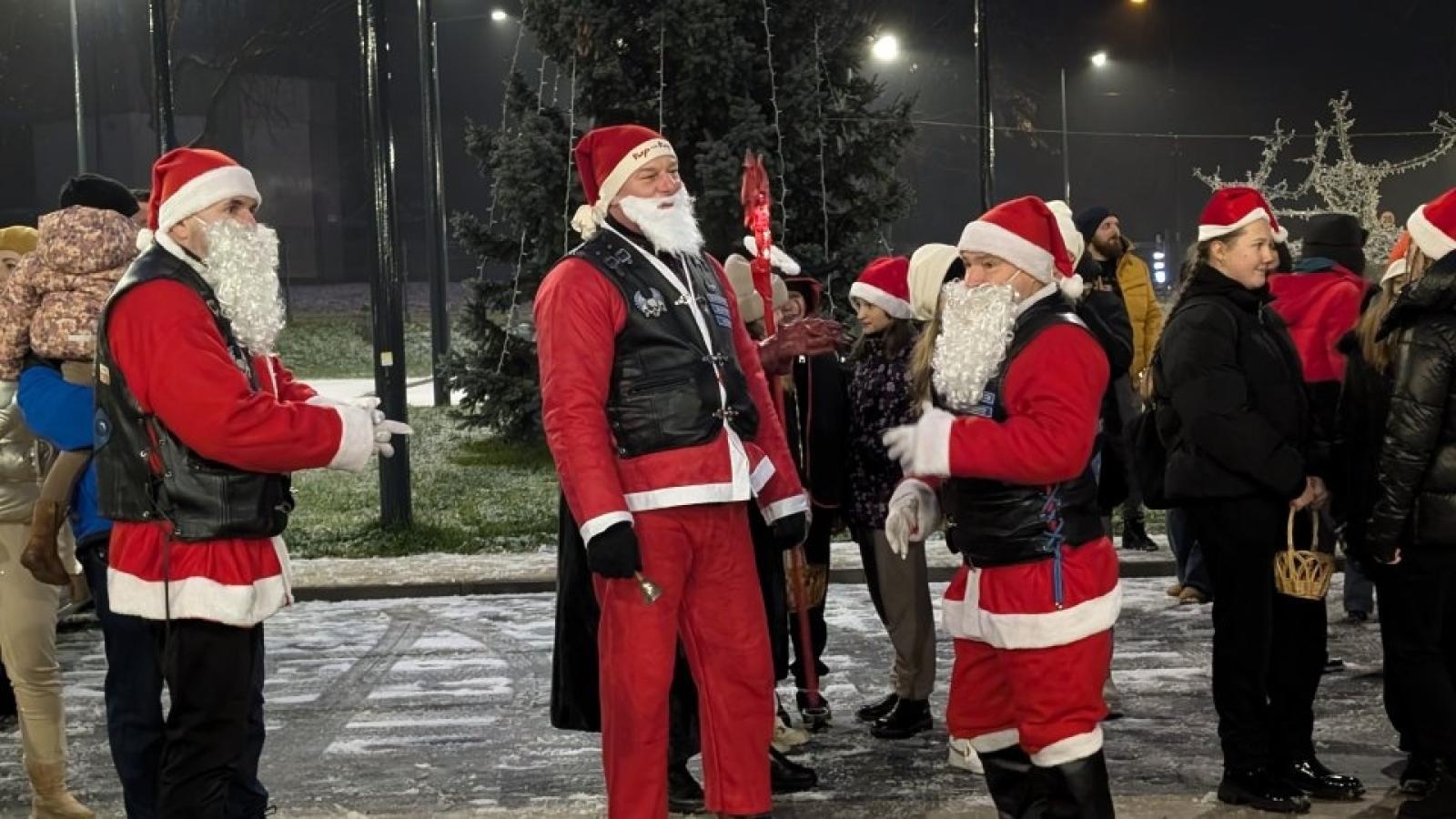 Zdjęcie w galerii na portalu naszwodzislaw.com: Mikołajki w Pszowie. Wspólne świętowanie w nowej bibliotece [FOTO] wiadomości z regionu