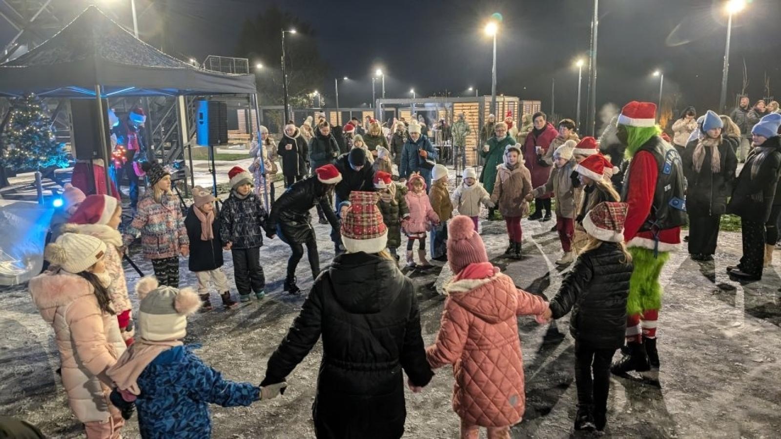 Zdjęcie w galerii na portalu naszwodzislaw.com: Mikołajki w Pszowie. Wspólne świętowanie w nowej bibliotece [FOTO] wiadomości z regionu