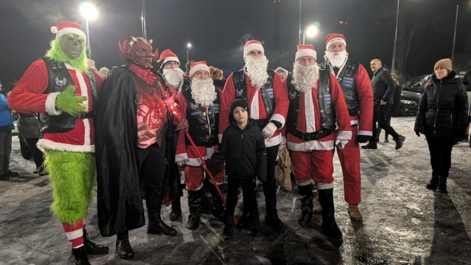 Zdjęcie w galerii na portalu naszwodzislaw.com: Mikołajki w Pszowie. Wspólne świętowanie w nowej bibliotece [FOTO] wiadomości z regionu