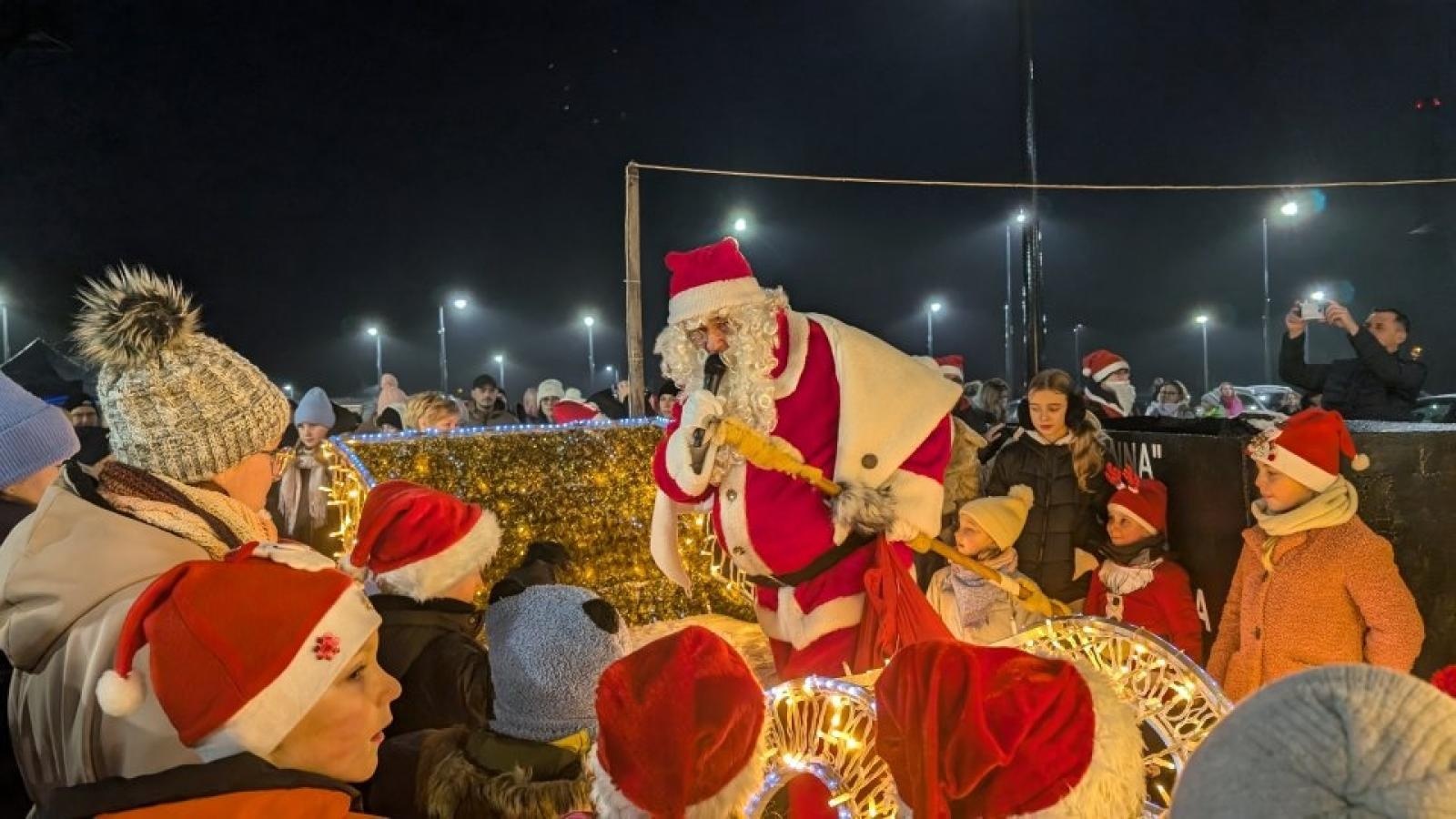 Zdjęcie w galerii na portalu naszwodzislaw.com: Mikołajki w Pszowie. Wspólne świętowanie w nowej bibliotece [FOTO] wiadomości z regionu
