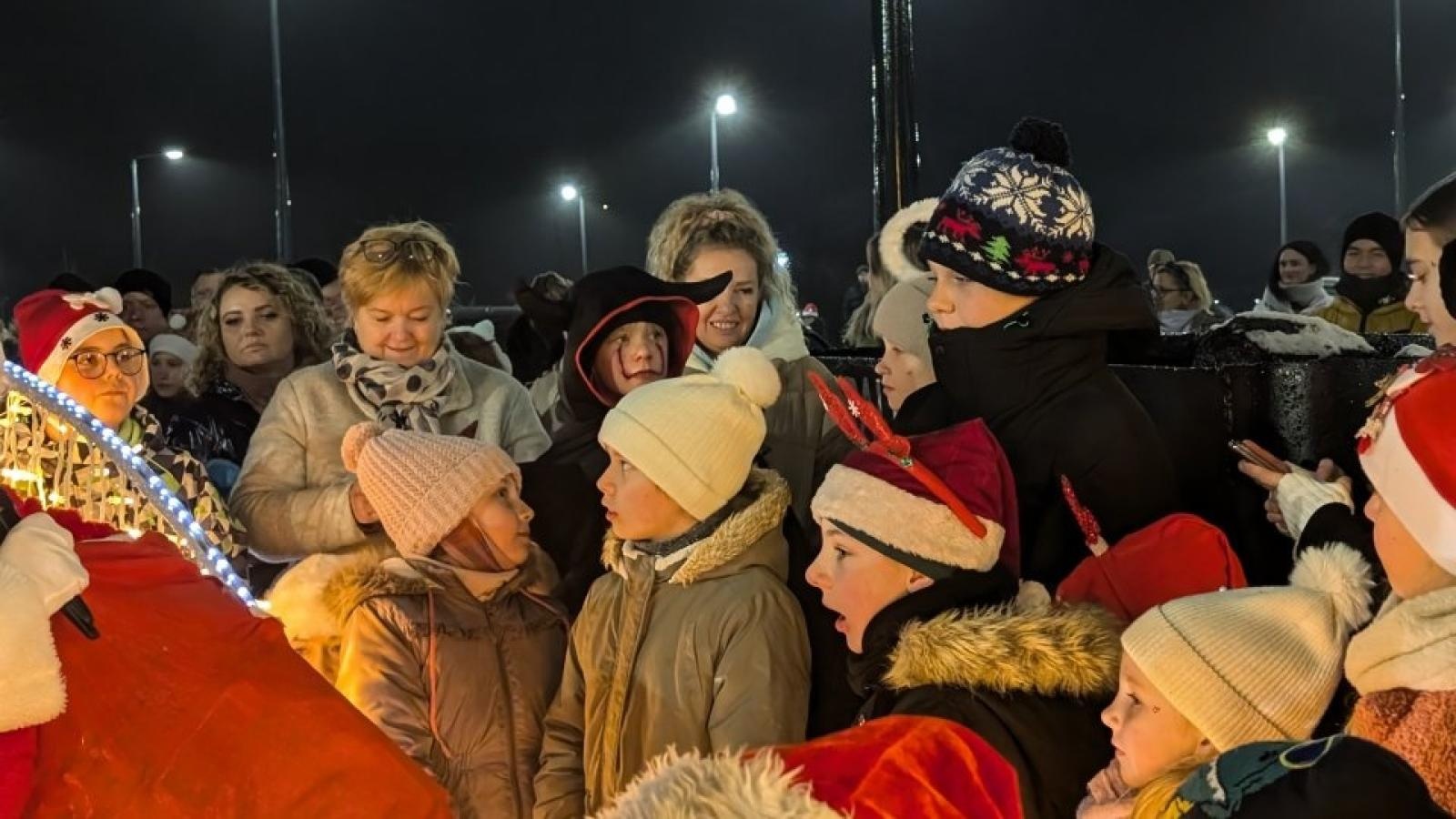 Zdjęcie w galerii na portalu naszwodzislaw.com: Mikołajki w Pszowie. Wspólne świętowanie w nowej bibliotece [FOTO] wiadomości z regionu
