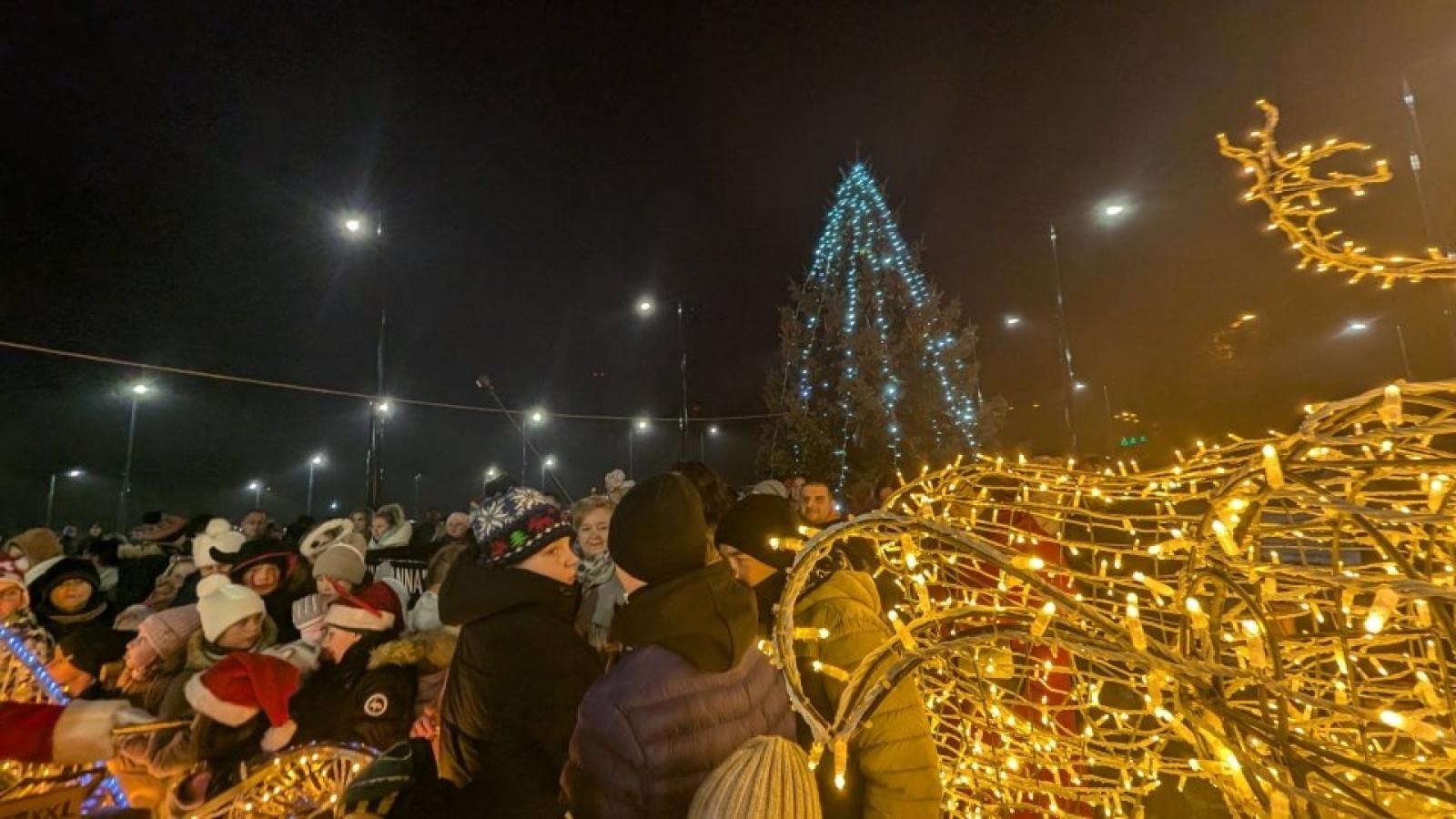 Zdjęcie w galerii na portalu naszwodzislaw.com: Mikołajki w Pszowie. Wspólne świętowanie w nowej bibliotece [FOTO] wiadomości z regionu
