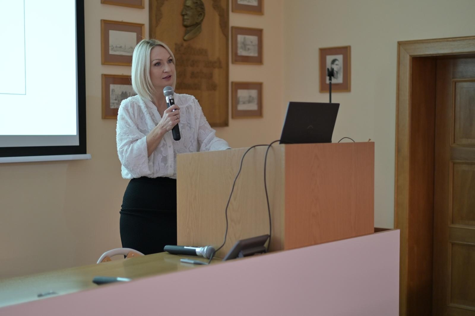 Zdjęcie w galerii na portalu naszwodzislaw.com: XVIII Raciborskie Seminarium Pedagogiczne: Refleksja nad wyzwaniami edukacji [FOTO i WIDEO] wiadomości z regionu