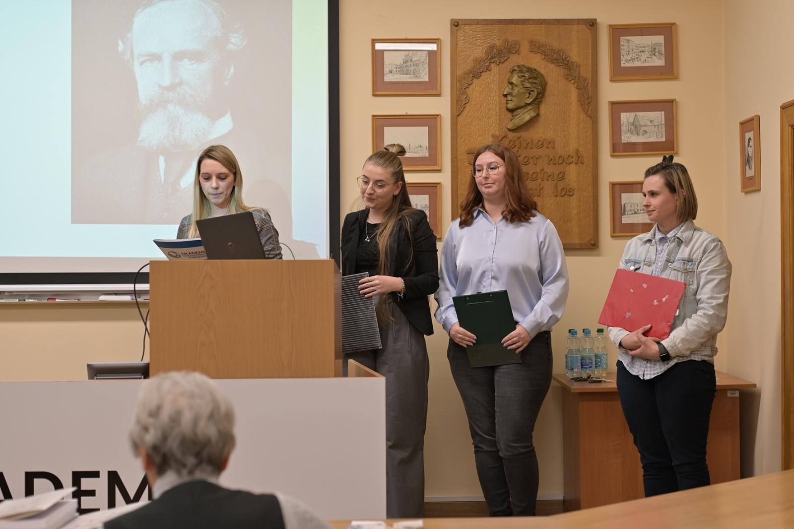 Zdjęcie w galerii na portalu naszwodzislaw.com: XVIII Raciborskie Seminarium Pedagogiczne: Refleksja nad wyzwaniami edukacji [FOTO i WIDEO] wiadomości z regionu