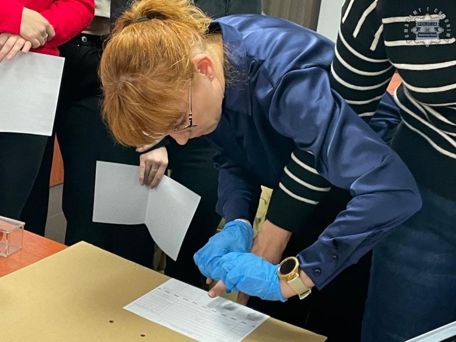 Zdjęcie w galerii na portalu naszwodzislaw.com: Studenci z Rybnika odwiedzili wodzisławską komendę policji wiadomości z regionu