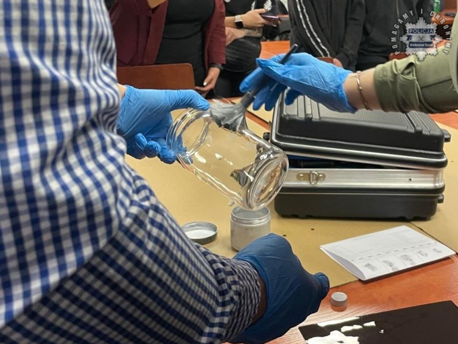 Zdjęcie w galerii na portalu naszwodzislaw.com: Studenci z Rybnika odwiedzili wodzisławską komendę policji wiadomości z regionu