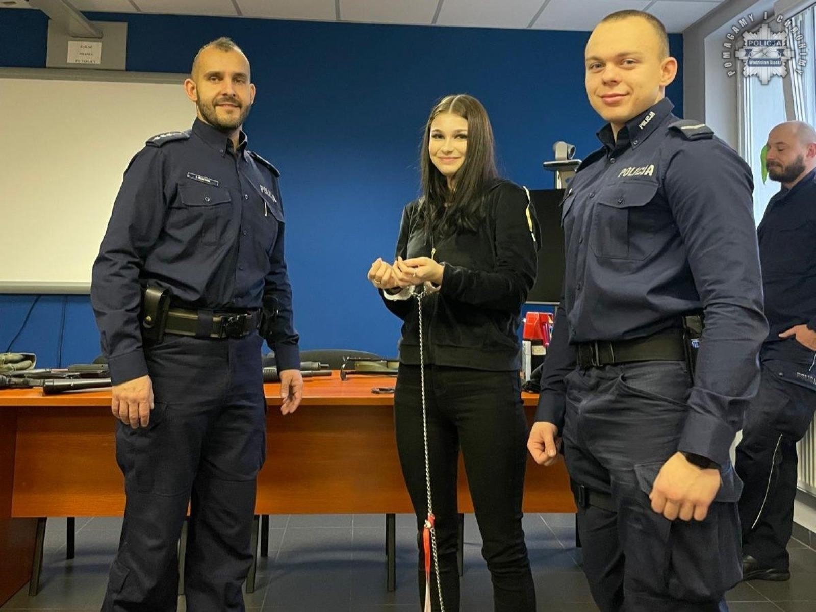 Zdjęcie w galerii na portalu naszwodzislaw.com: Studenci z Rybnika odwiedzili wodzisławską komendę policji wiadomości z regionu