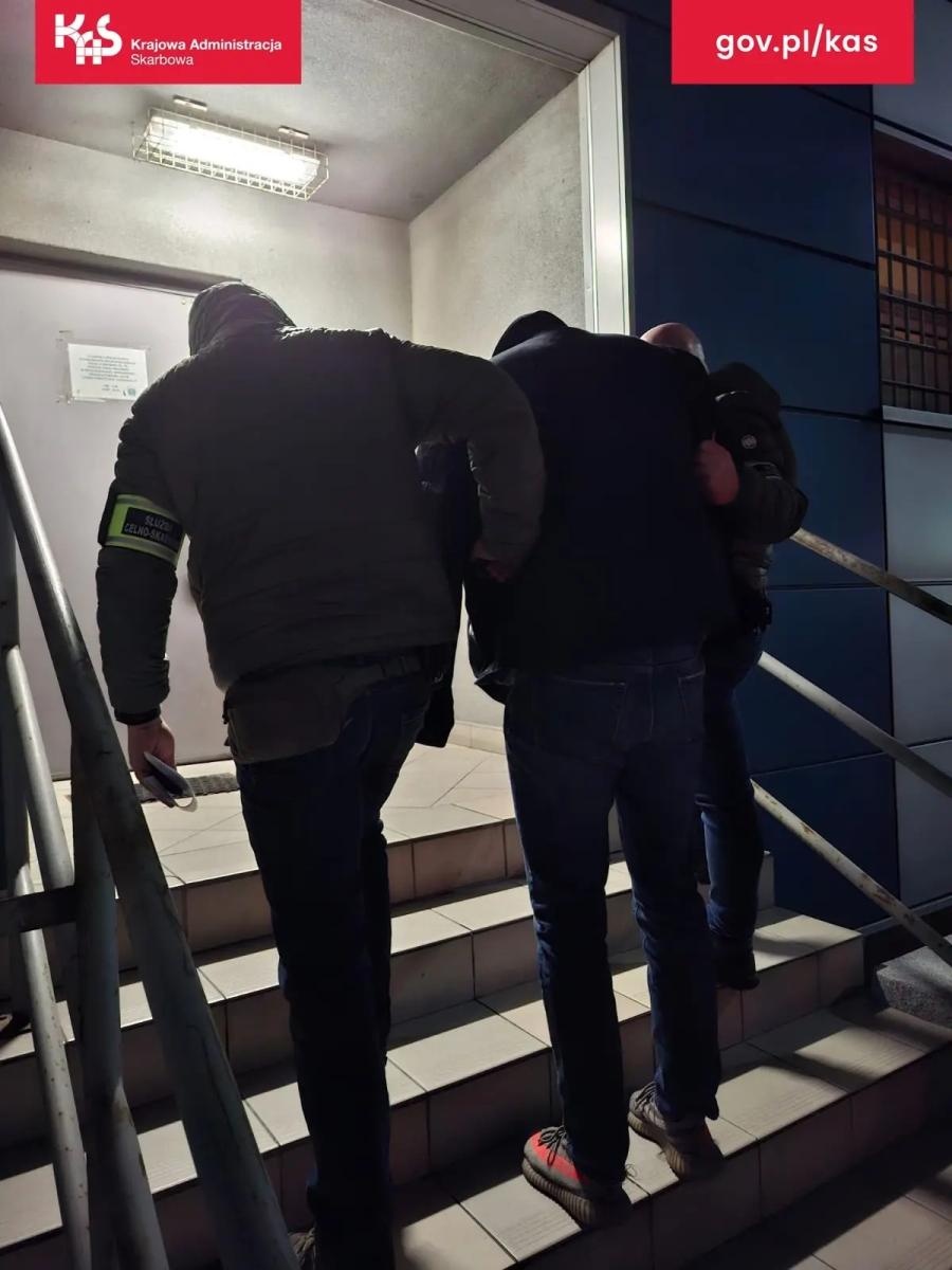 Zdjęcie w galerii na portalu naszwodzislaw.com: KAS kontroluje przesyłki pocztowe. W jednej z nich pies Kodi znalazł marihuanę wiadomości z regionu