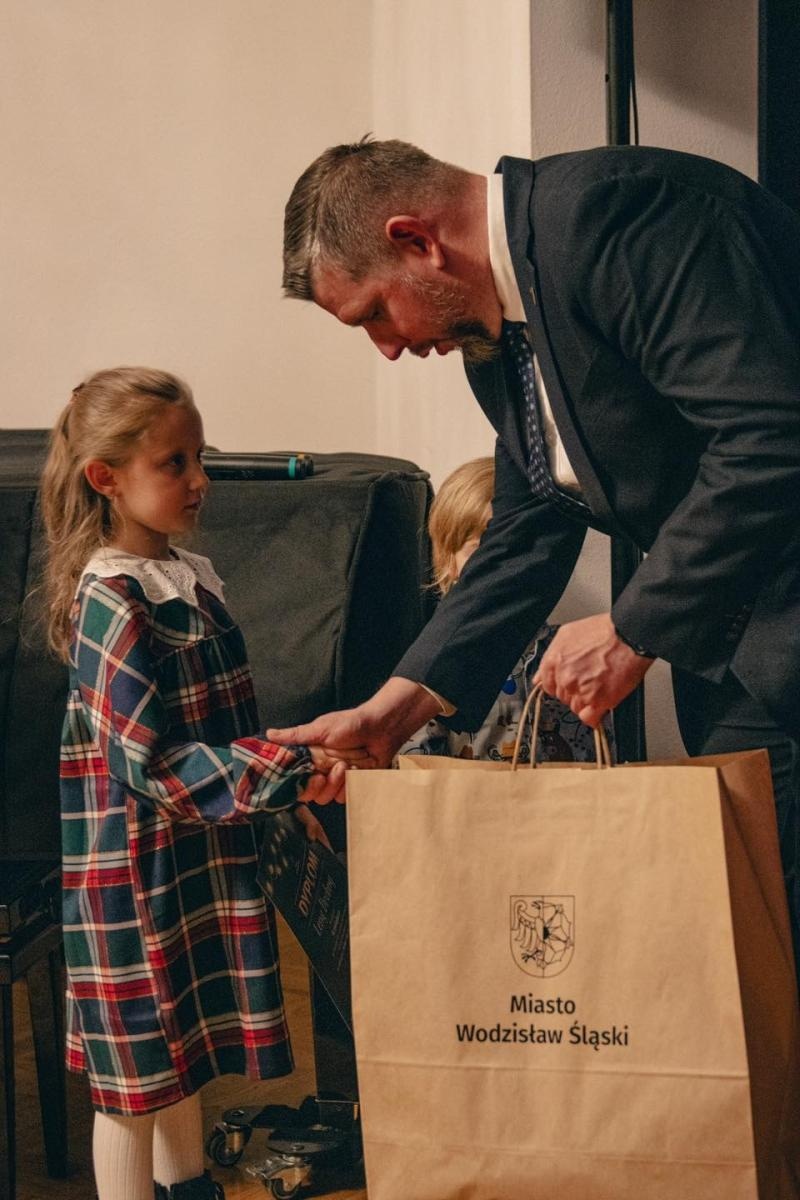 Zdjęcie w galerii na portalu naszwodzislaw.com: Poznaliśmy laureatów konkursu na najpiękniejszy stroik [FOTO] wiadomości z regionu