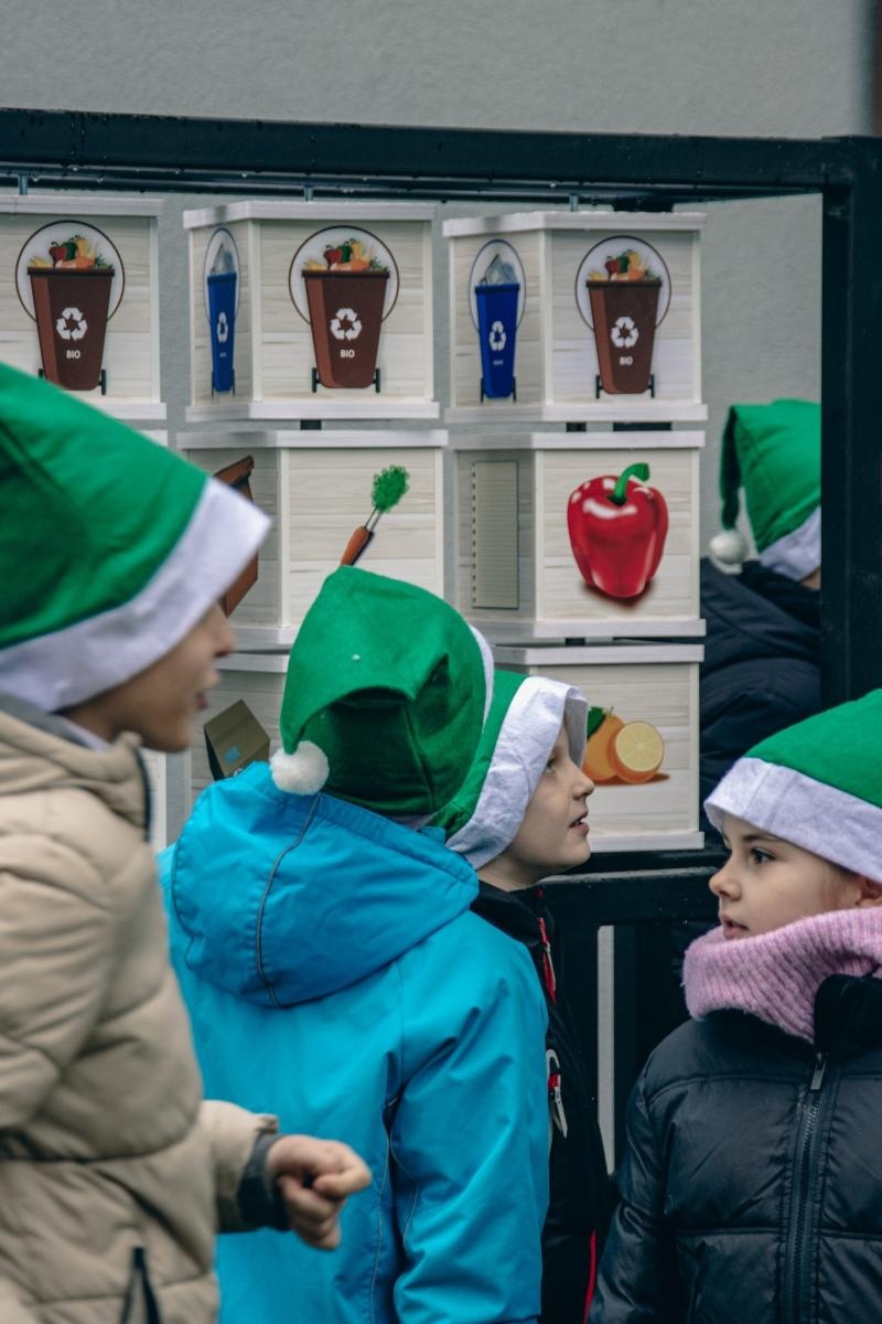 Zdjęcie w galerii na portalu naszwodzislaw.com: Ekopracownia pod chmurką w SP 15 otwarta [FOTO] wiadomości z regionu