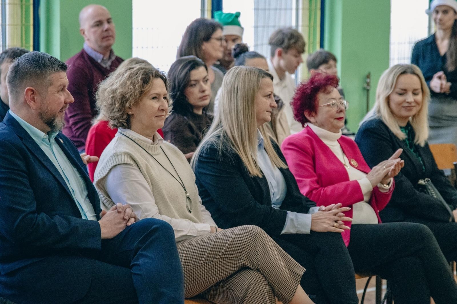 Zdjęcie w galerii na portalu naszwodzislaw.com: Ekopracownia pod chmurką w SP 15 otwarta [FOTO] wiadomości z regionu