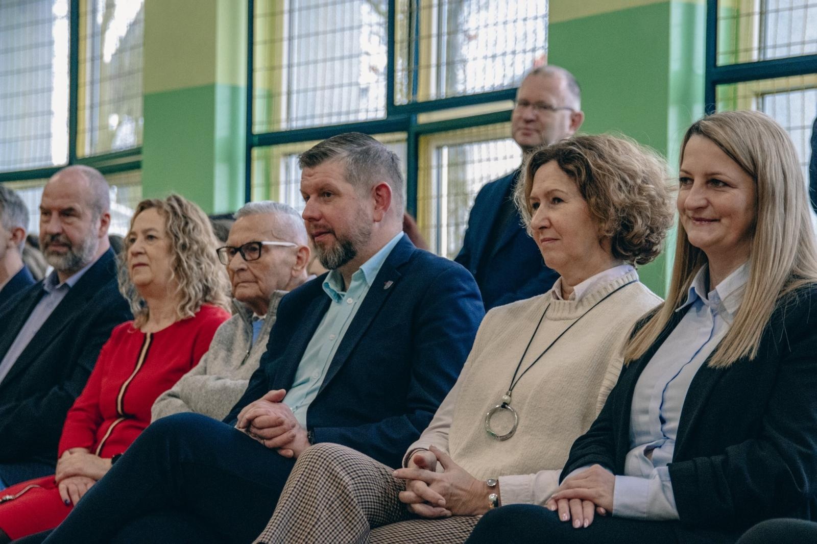 Zdjęcie w galerii na portalu naszwodzislaw.com: Ekopracownia pod chmurką w SP 15 otwarta [FOTO] wiadomości z regionu