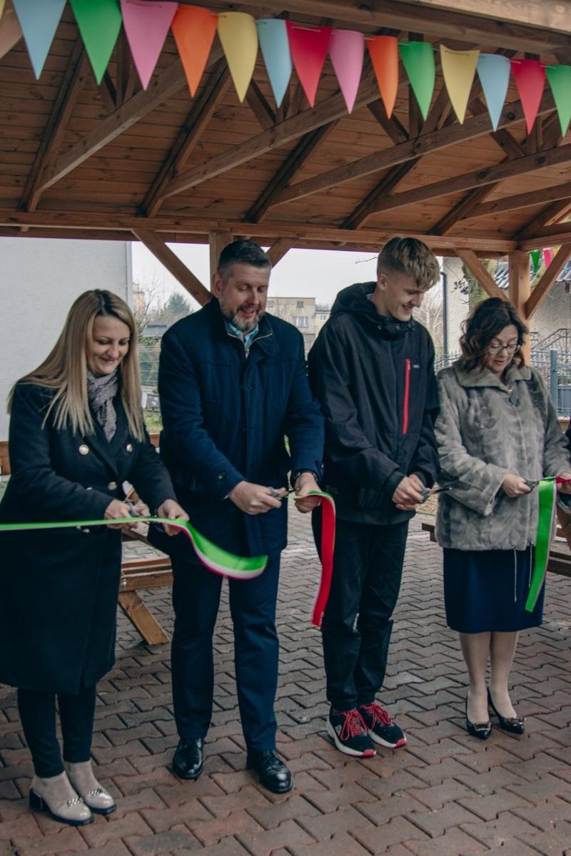 Zdjęcie w galerii na portalu naszwodzislaw.com: Ekopracownia pod chmurką w SP 15 otwarta [FOTO] wiadomości z regionu