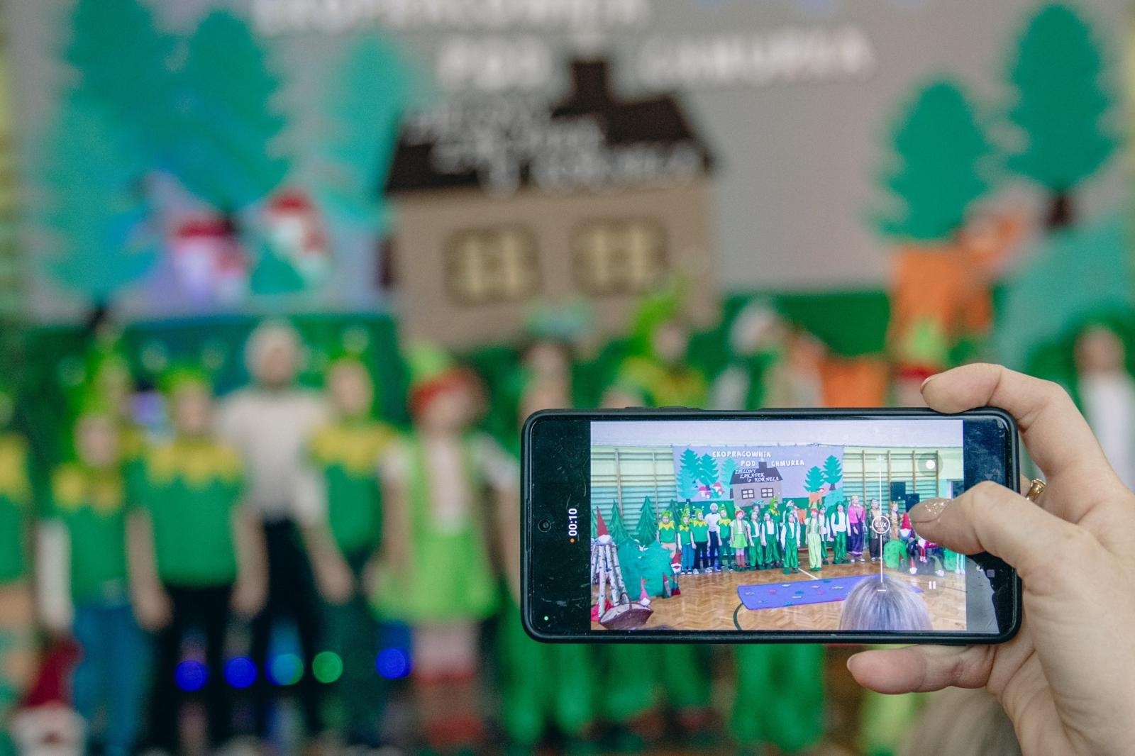 Zdjęcie w galerii na portalu naszwodzislaw.com: Ekopracownia pod chmurką w SP 15 otwarta [FOTO] wiadomości z regionu