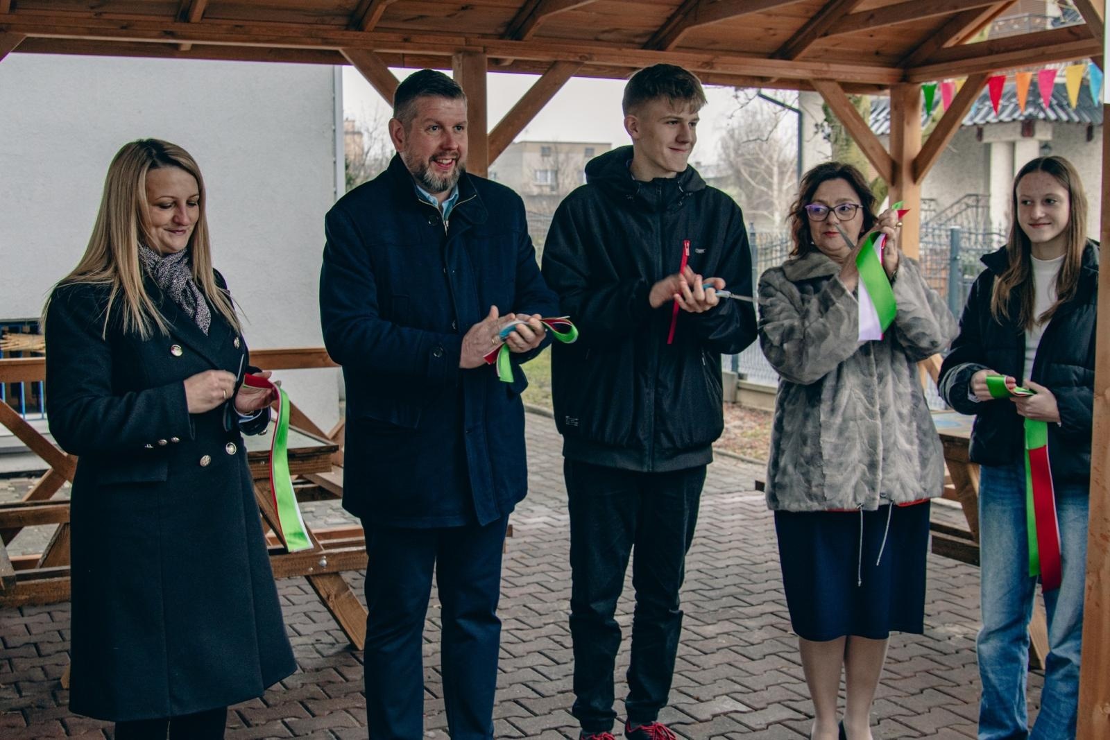 Zdjęcie w galerii na portalu naszwodzislaw.com: Ekopracownia pod chmurką w SP 15 otwarta [FOTO] wiadomości z regionu