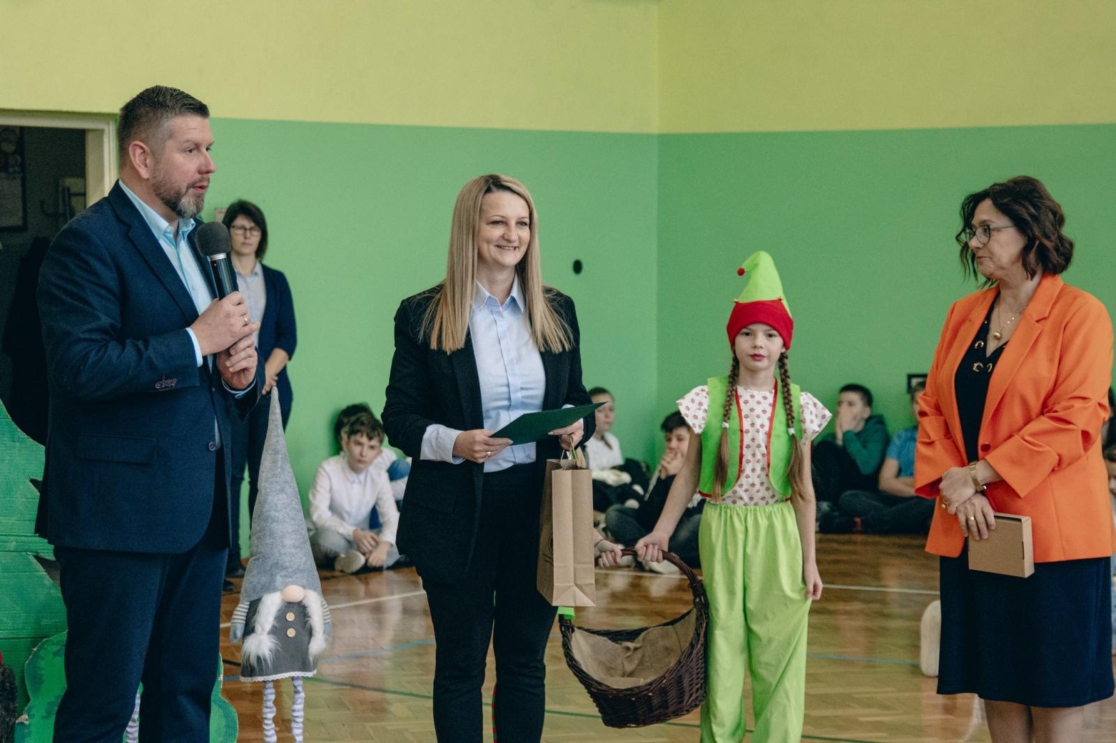 Zdjęcie w galerii na portalu naszwodzislaw.com: Ekopracownia pod chmurką w SP 15 otwarta [FOTO] wiadomości z regionu