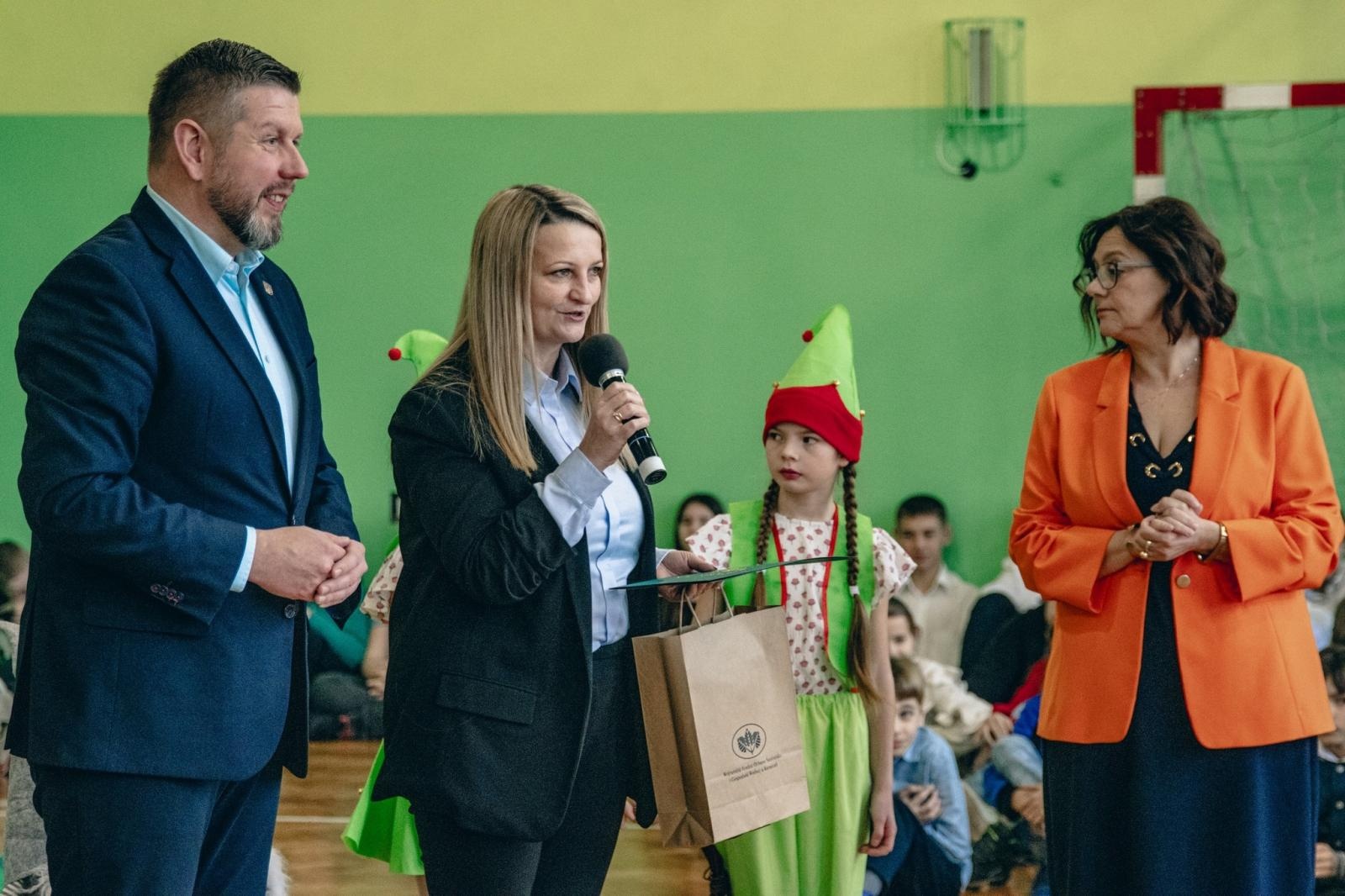 Zdjęcie w galerii na portalu naszwodzislaw.com: Ekopracownia pod chmurką w SP 15 otwarta [FOTO] wiadomości z regionu