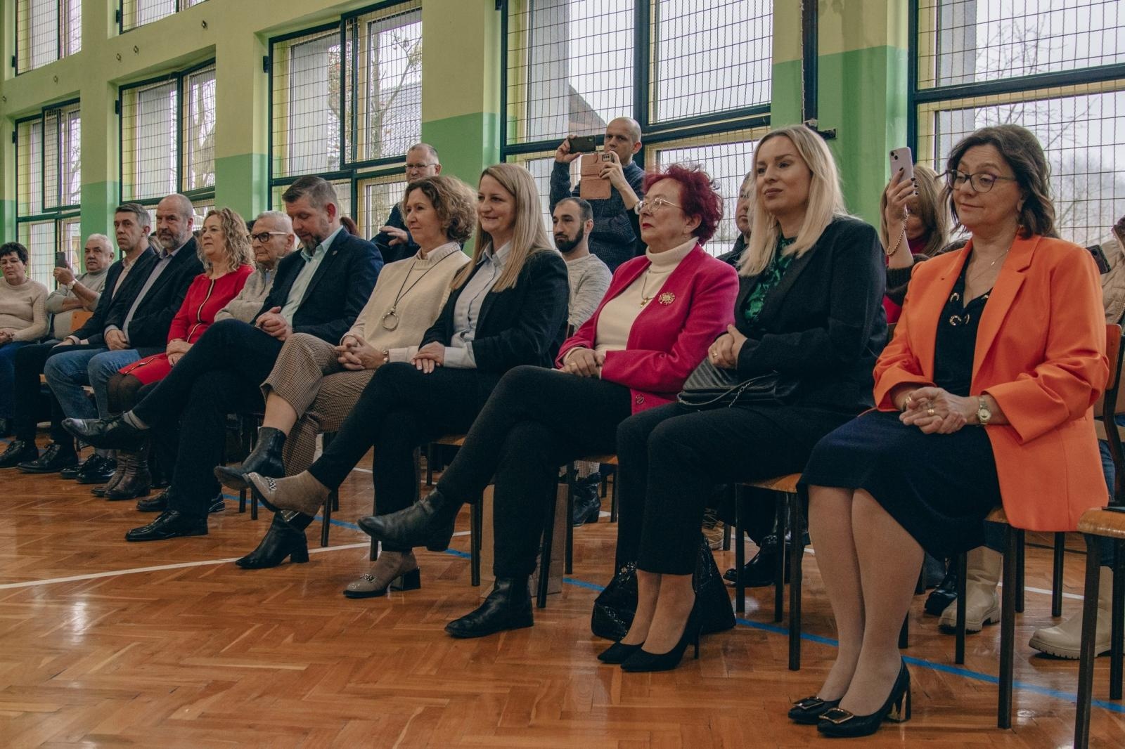 Zdjęcie w galerii na portalu naszwodzislaw.com: Ekopracownia pod chmurką w SP 15 otwarta [FOTO] wiadomości z regionu