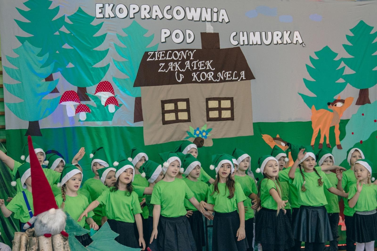 Zdjęcie w galerii na portalu naszwodzislaw.com: Ekopracownia pod chmurką w SP 15 otwarta [FOTO] wiadomości z regionu