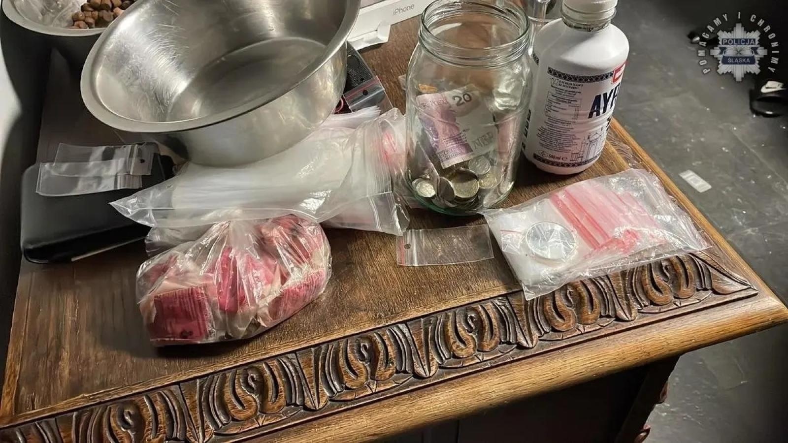 Zdjęcie w galerii na portalu naszwodzislaw.com: Śląska policja zatrzymała kolejną grupę pseudokibiców gangsterów wiadomości z regionu