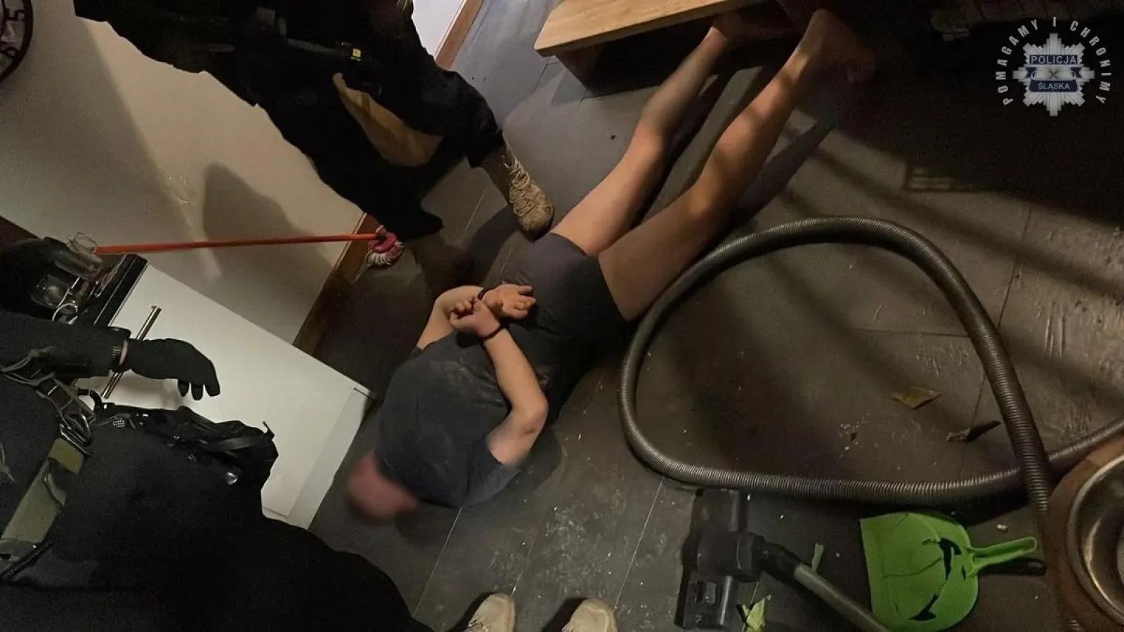 Zdjęcie w galerii na portalu naszwodzislaw.com: Śląska policja zatrzymała kolejną grupę pseudokibiców gangsterów wiadomości z regionu