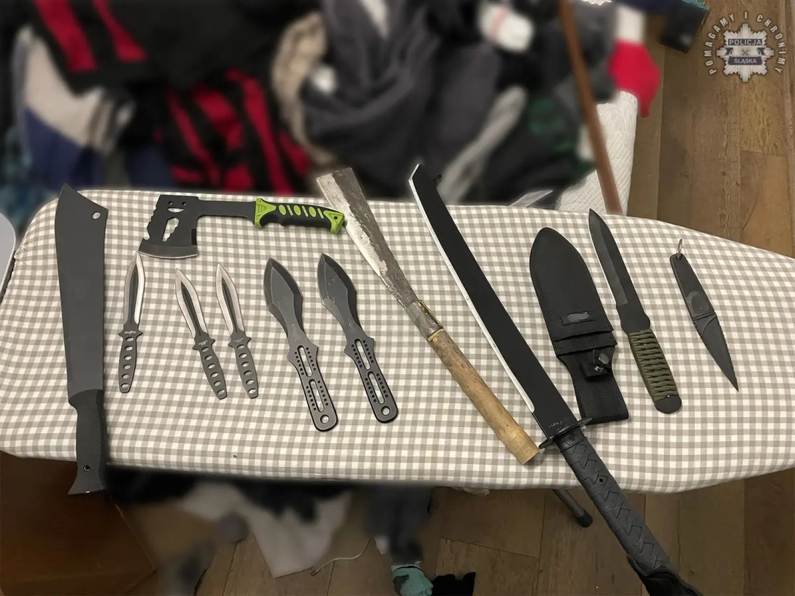 Zdjęcie w galerii na portalu naszwodzislaw.com: Śląska policja zatrzymała kolejną grupę pseudokibiców gangsterów wiadomości z regionu