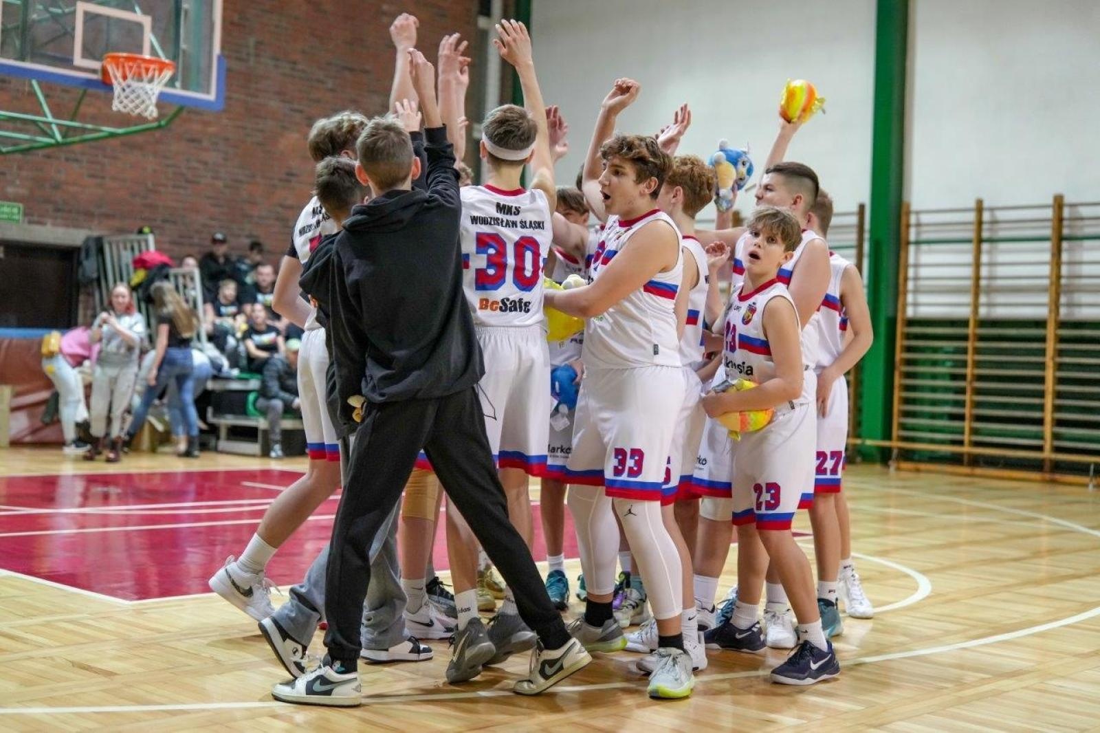 Zdjęcie w galerii na portalu naszwodzislaw.com: Koszykówka. Kadeci MKS Wodzisław Śląski z awansem do finału A wiadomości z regionu