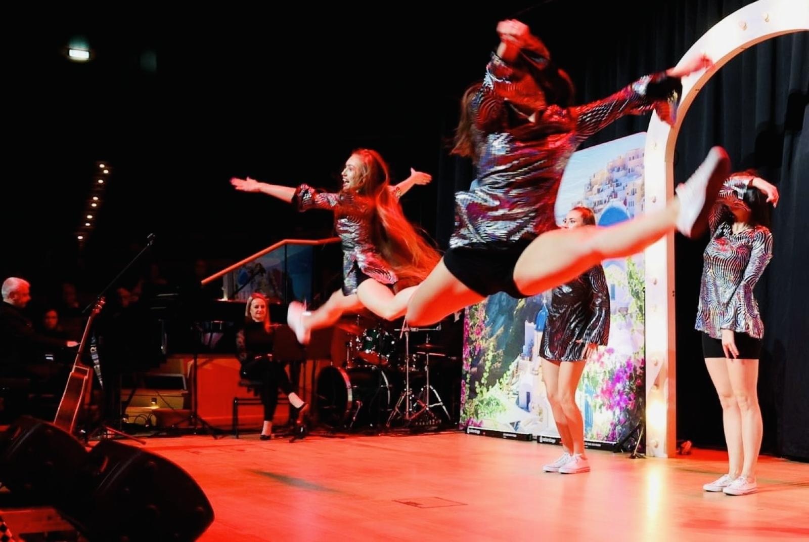 Zdjęcie w galerii na portalu naszwodzislaw.com: Mamma Mia - Tribute to ABBA. Widowisko w WCK wiadomości z regionu