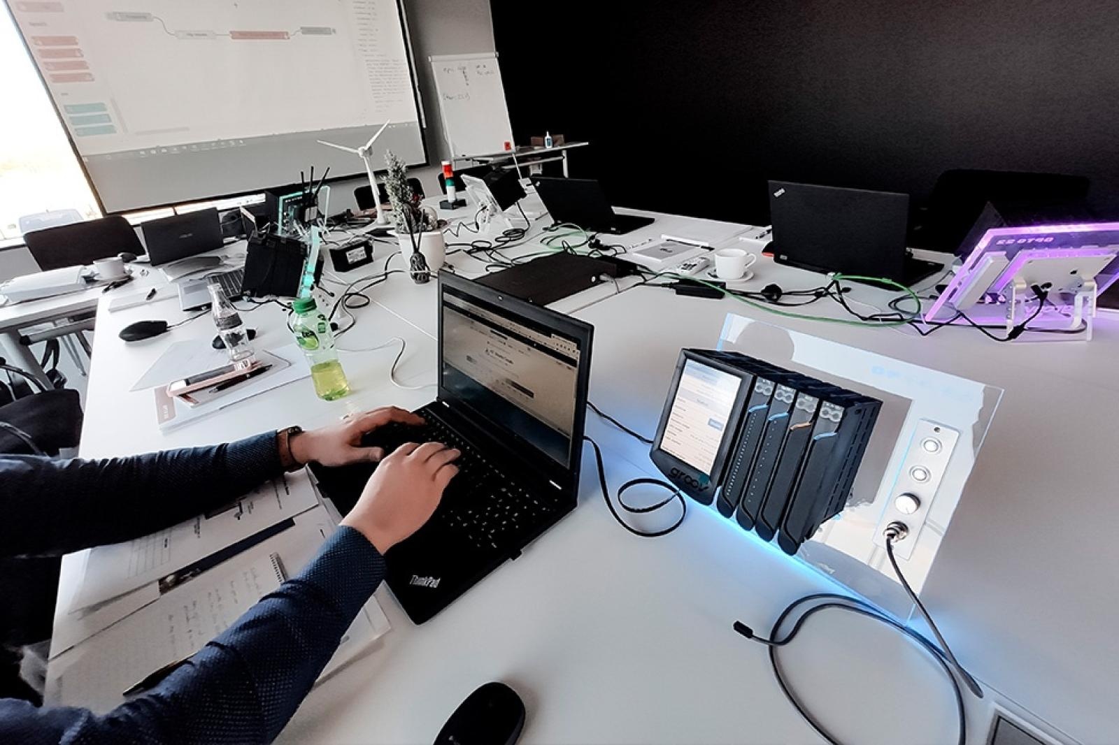 Zdjęcie w galerii na portalu naszwodzislaw.com: Praca dla handlowców i techników. Sprawdź, czy to coś dla Ciebie! wiadomości z regionu